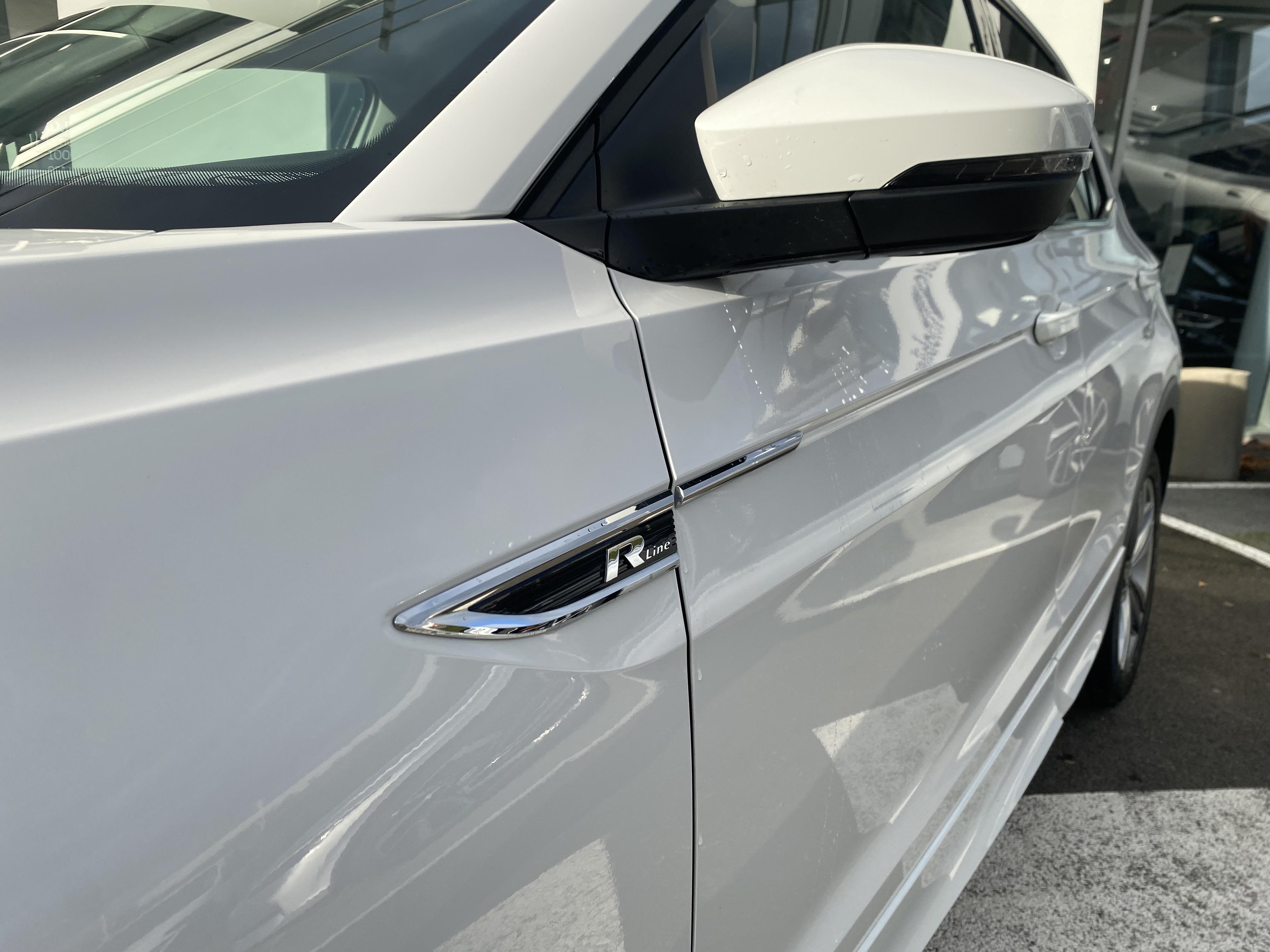 VOLKSWAGEN T-CROSS • R-Line