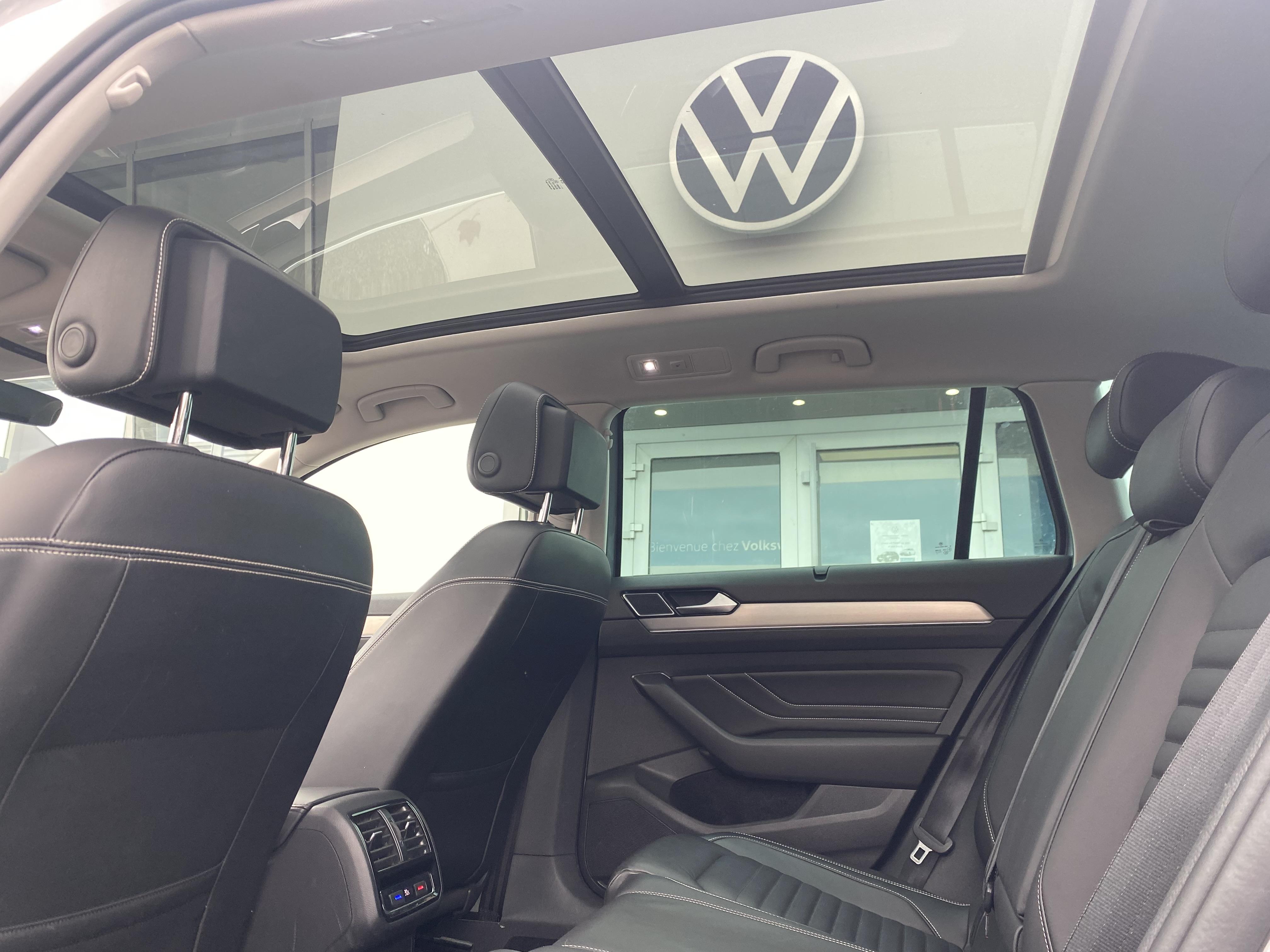VOLKSWAGEN PASSAT SW • Elegance
