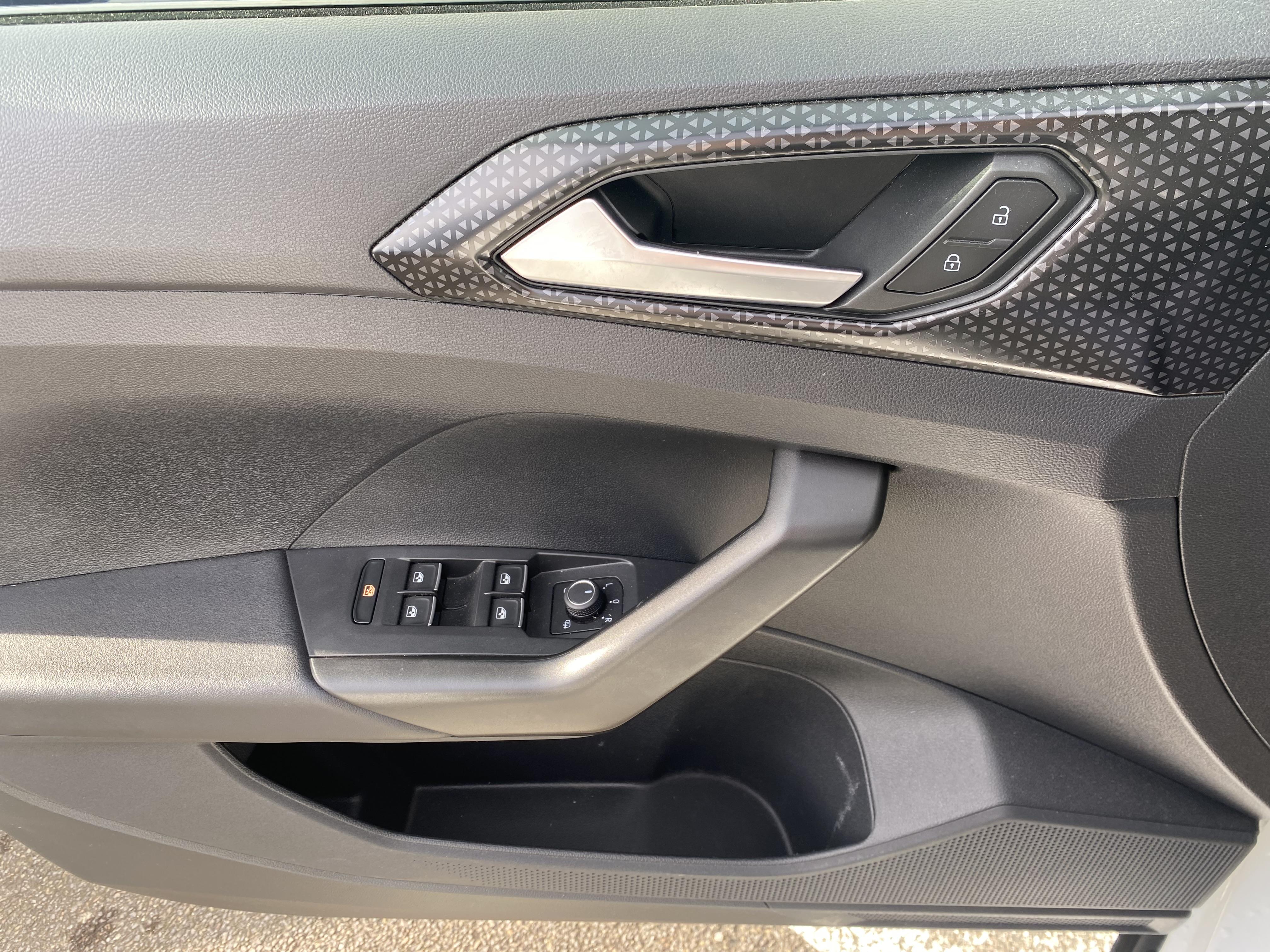 VOLKSWAGEN T-CROSS • R-Line