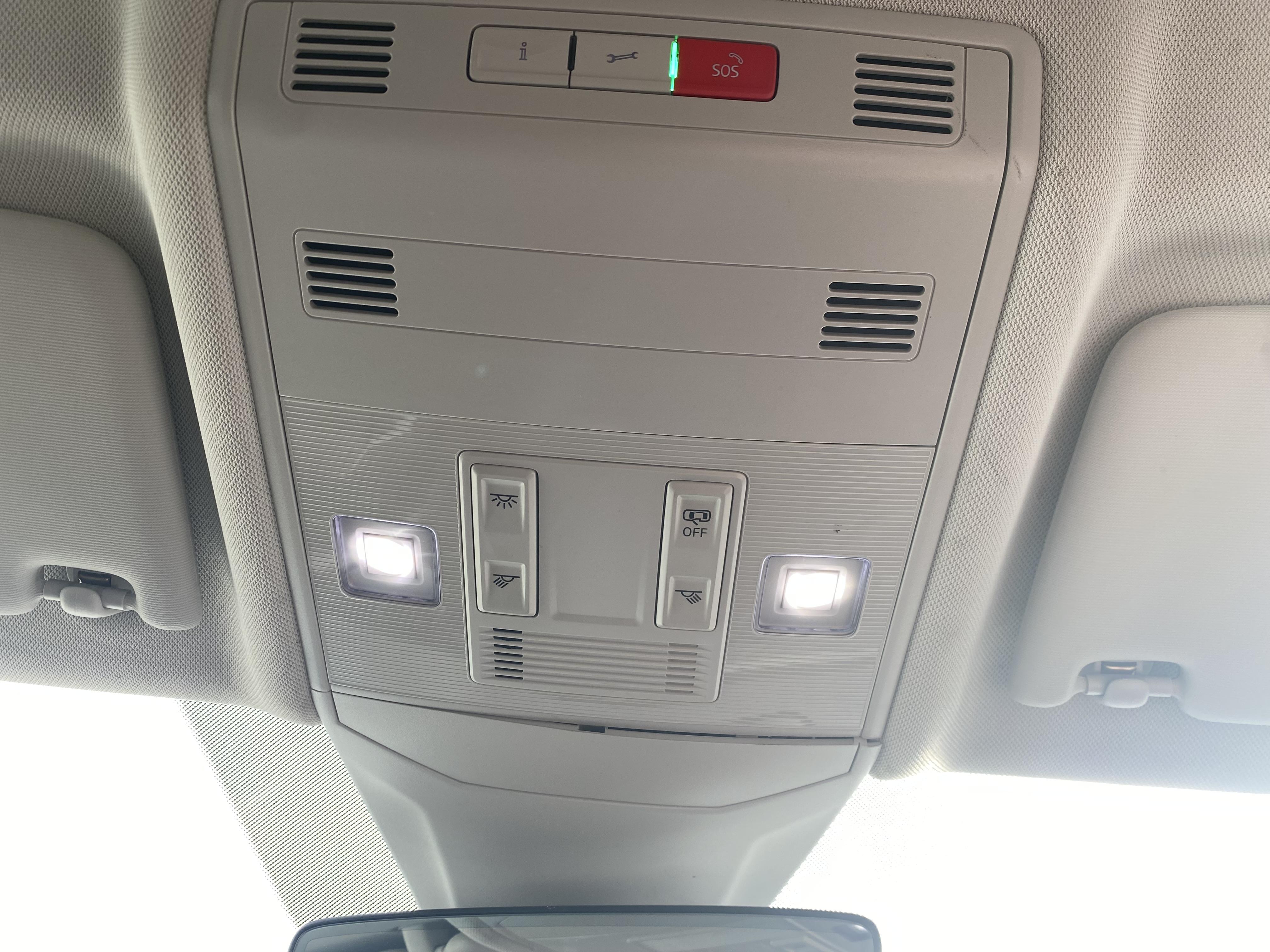 VOLKSWAGEN T-CROSS • R-Line