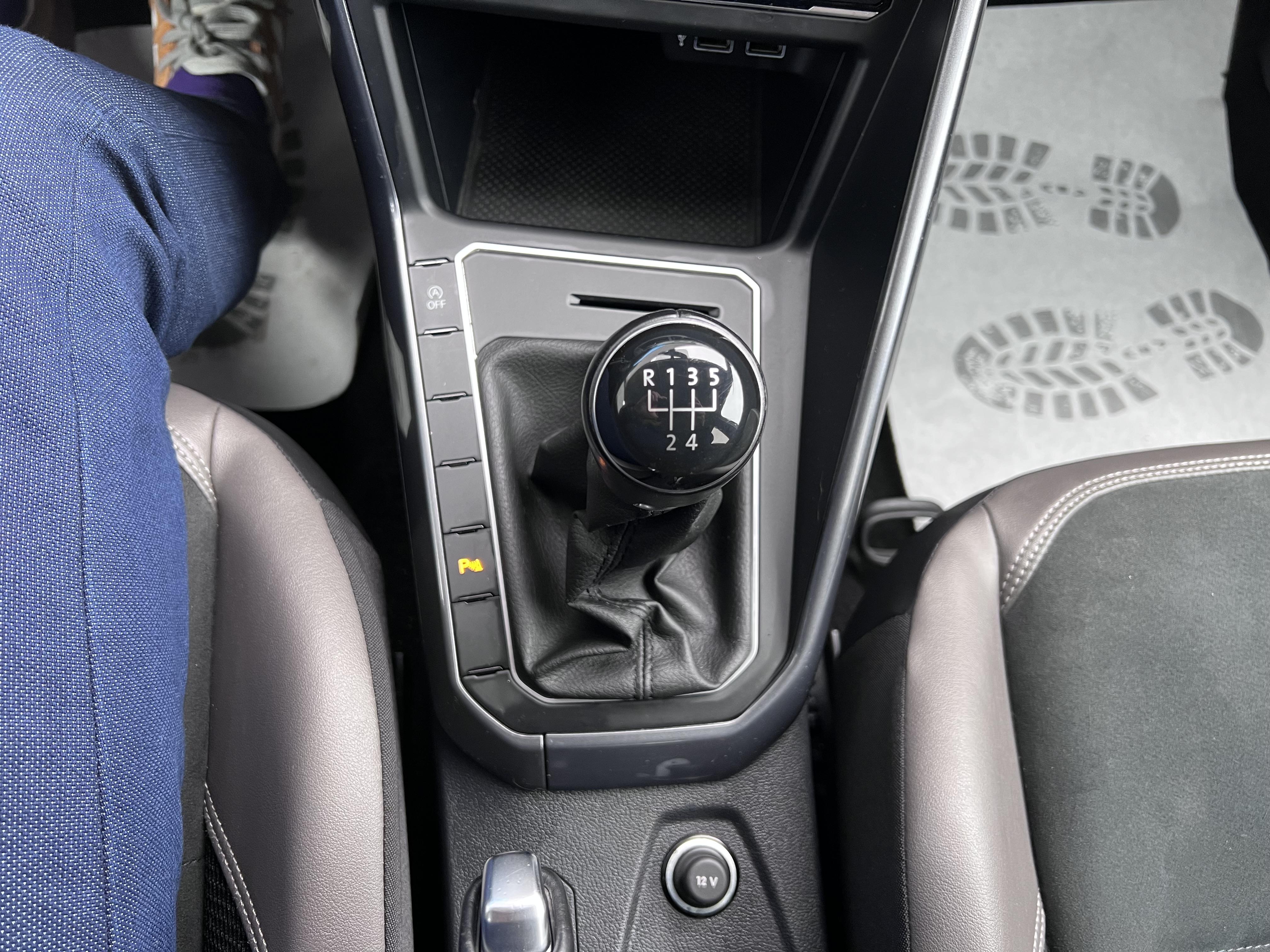 VOLKSWAGEN POLO • Carat