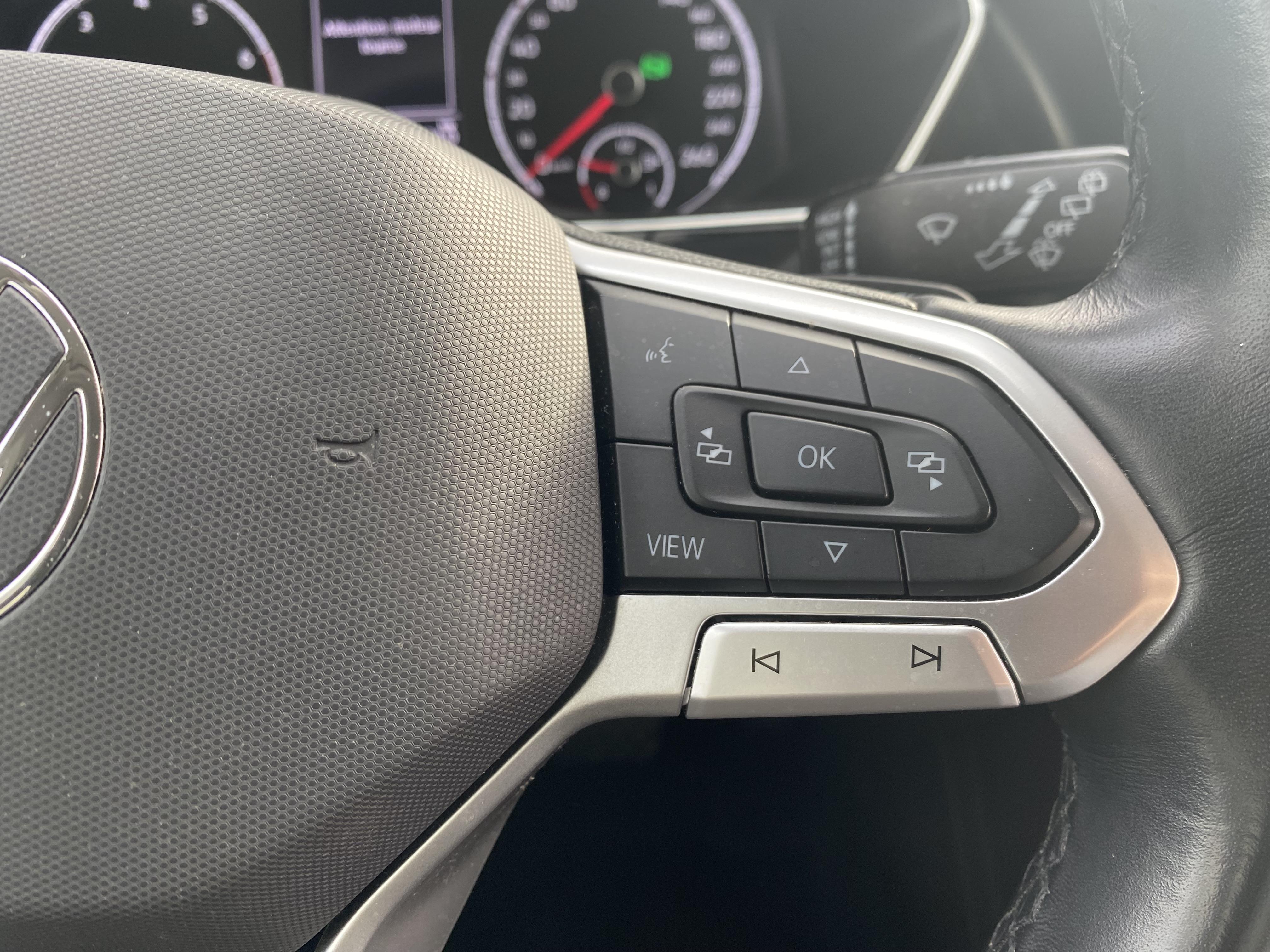 VOLKSWAGEN T-CROSS • R-Line