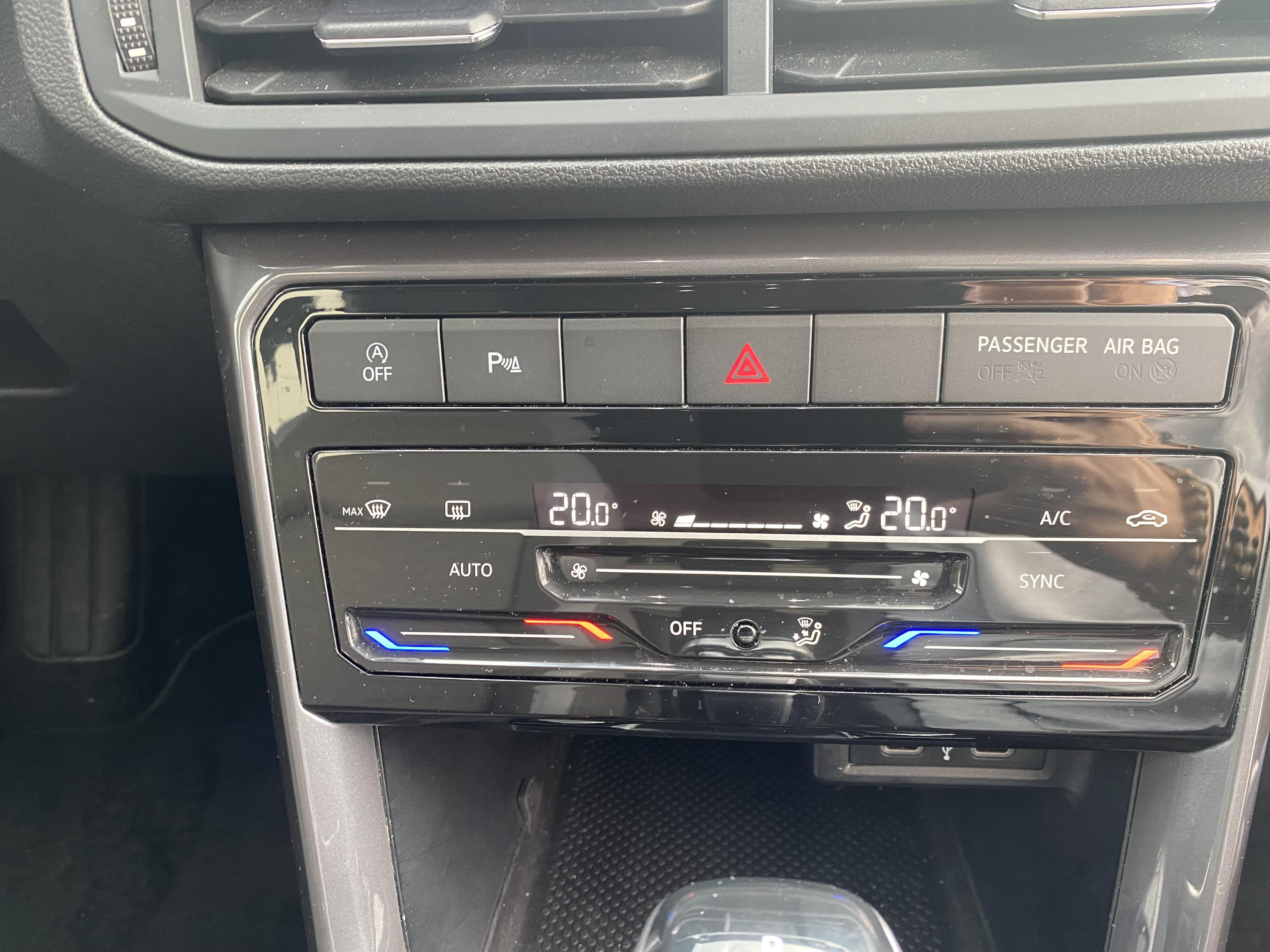 VOLKSWAGEN T-CROSS • R-Line