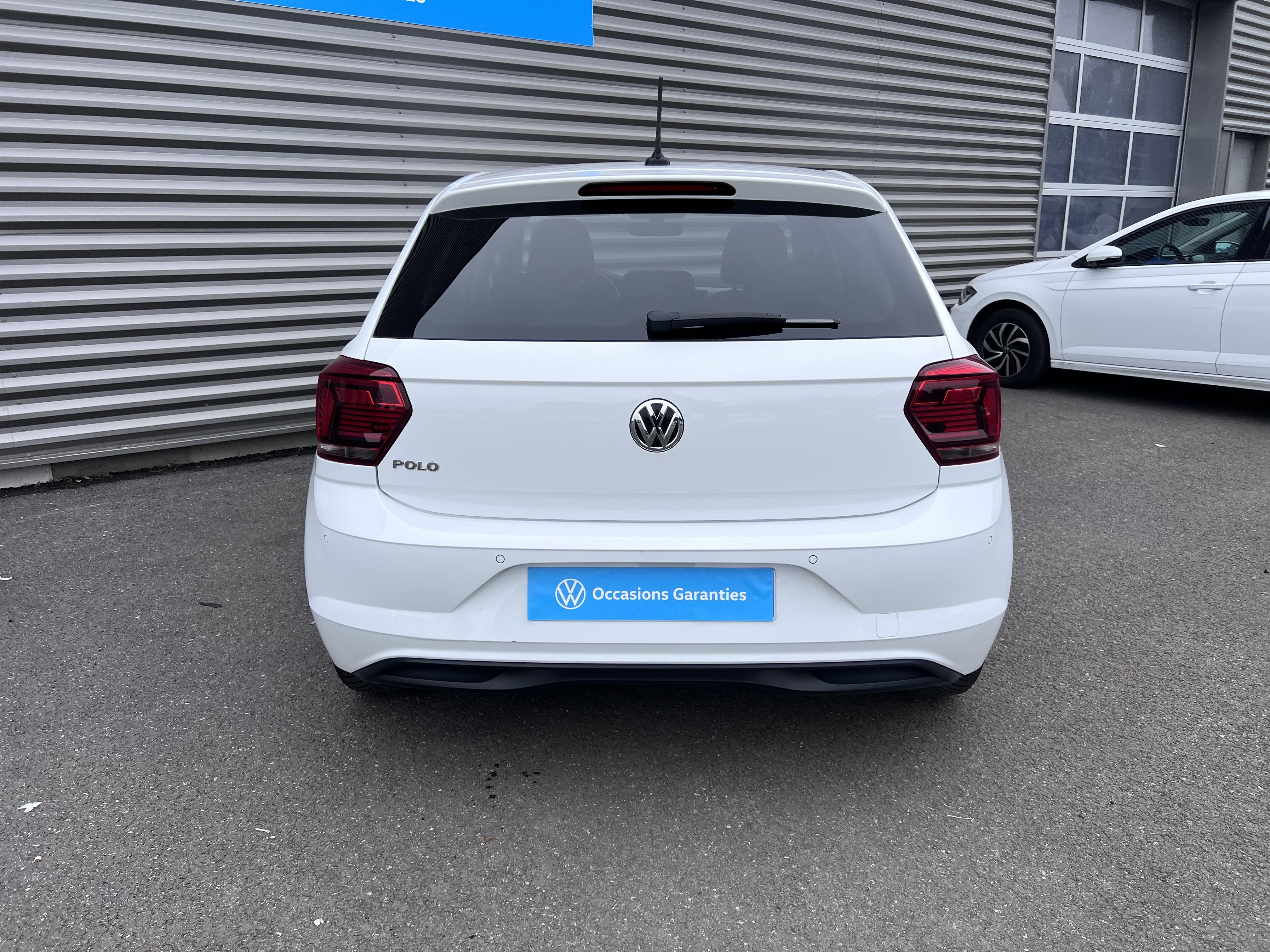 VOLKSWAGEN POLO • Carat