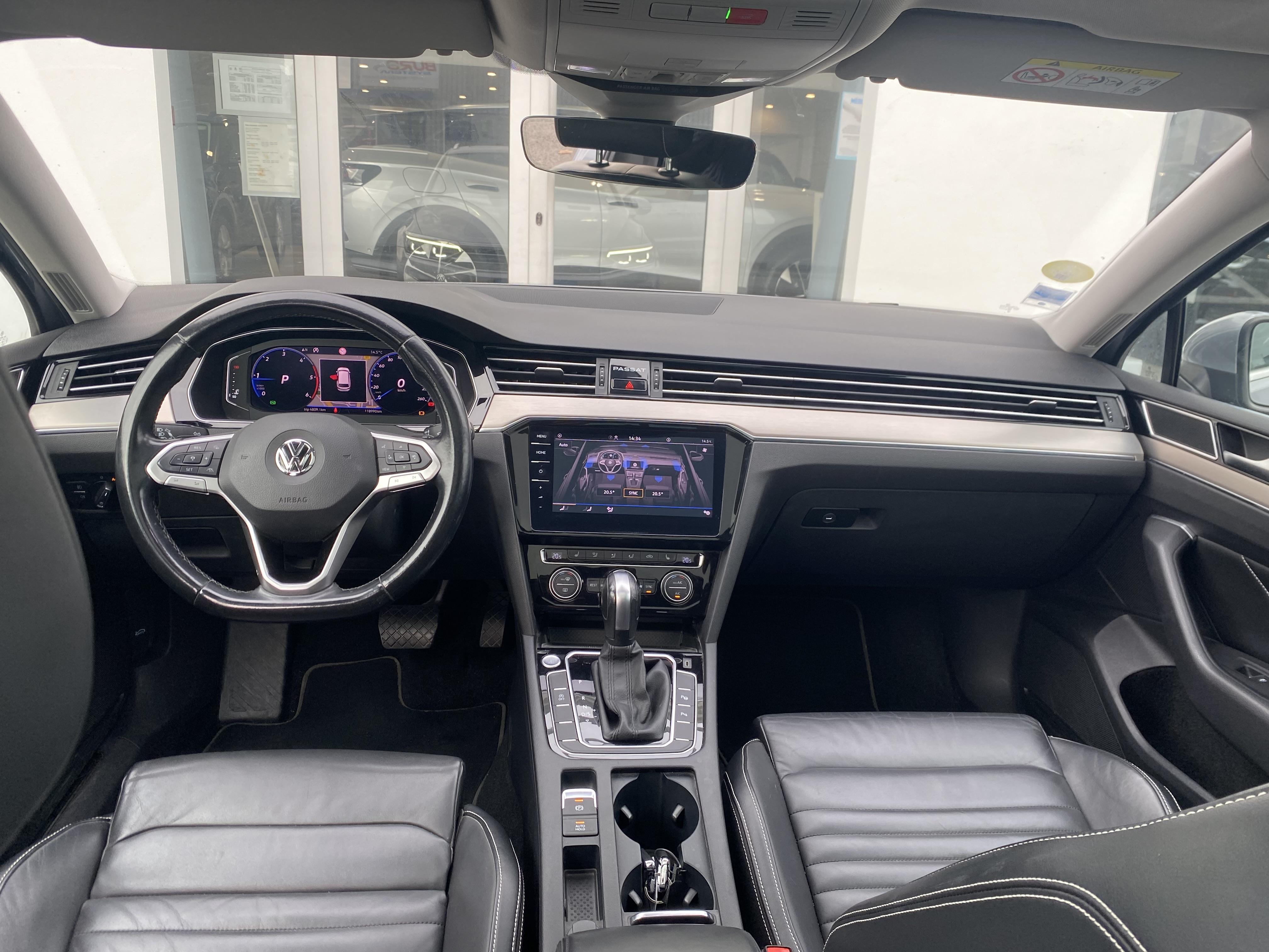 VOLKSWAGEN PASSAT SW • Elegance