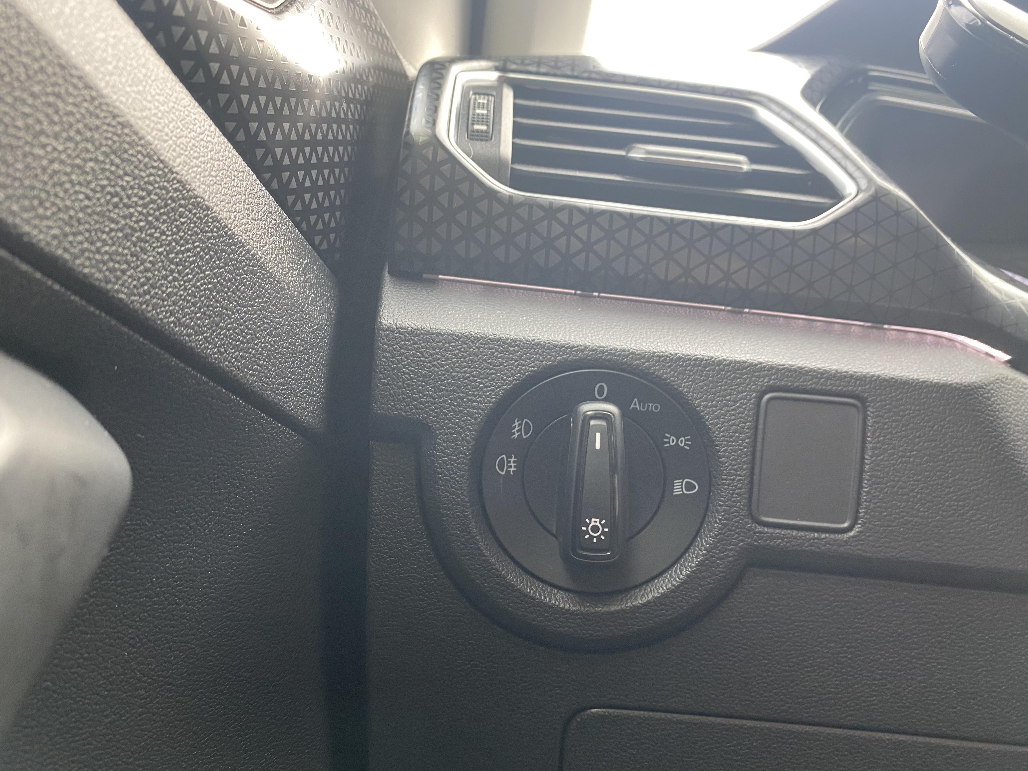 VOLKSWAGEN T-CROSS • R-Line