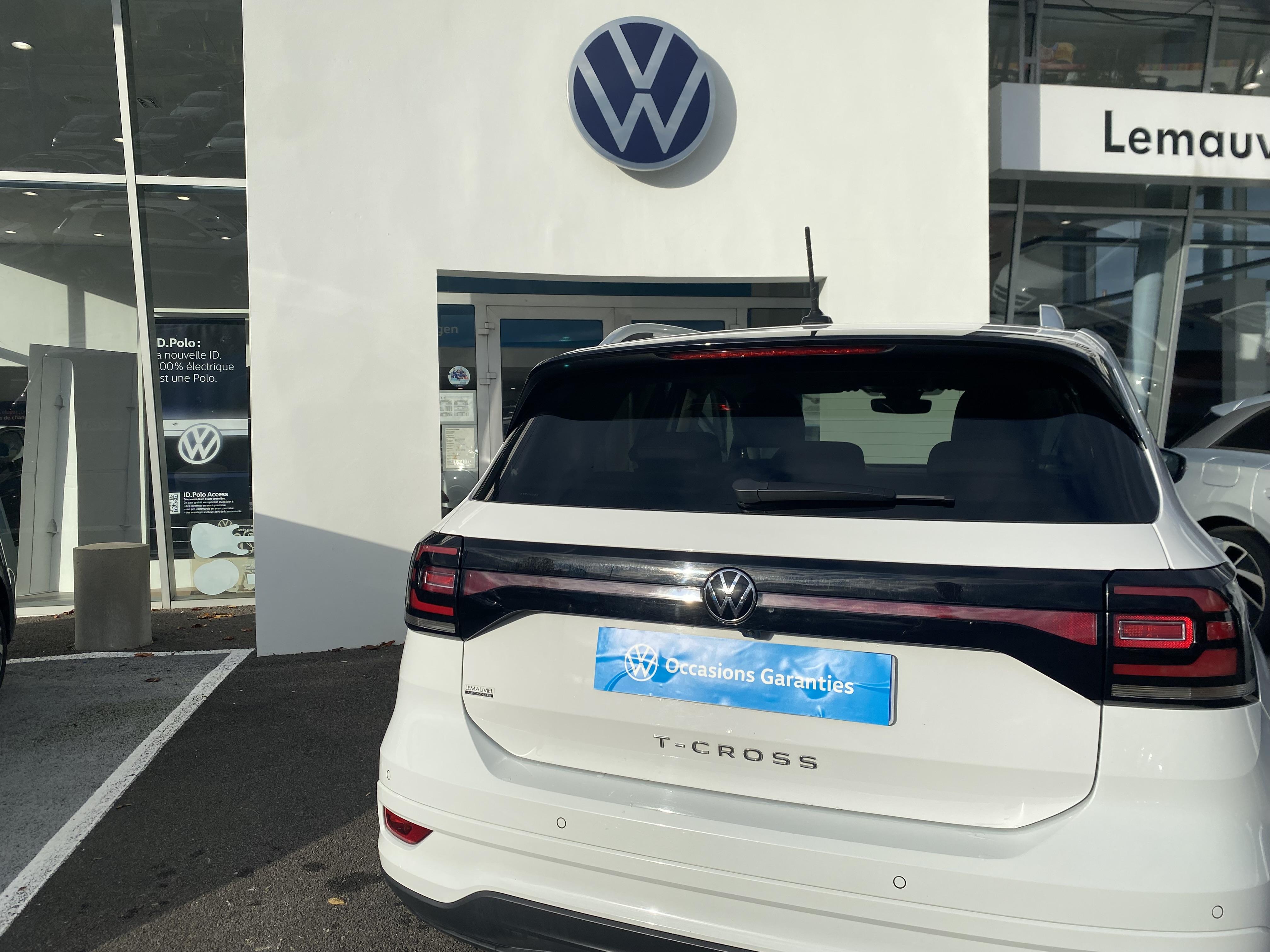 VOLKSWAGEN T-CROSS • R-Line