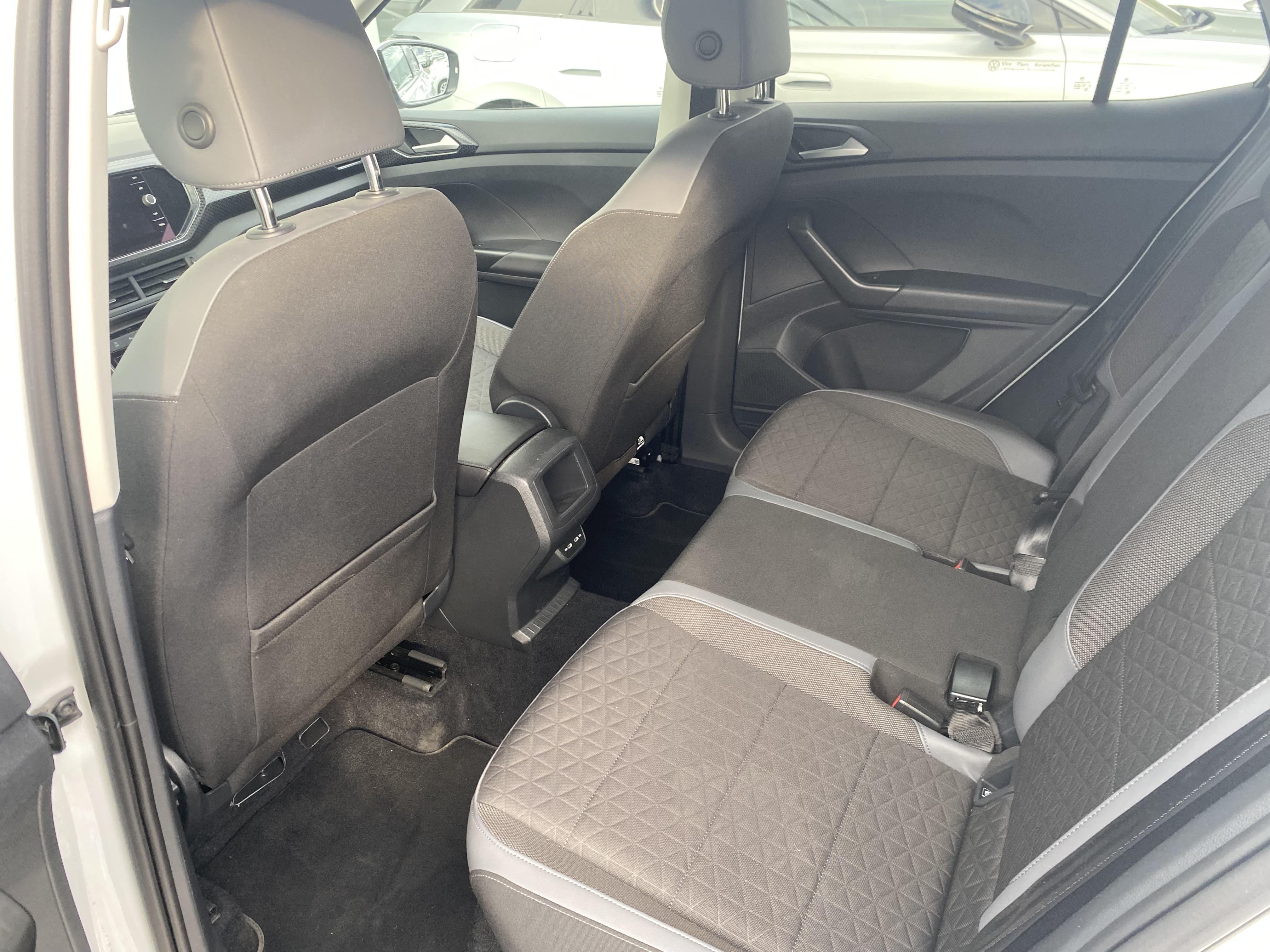 VOLKSWAGEN T-CROSS • R-Line