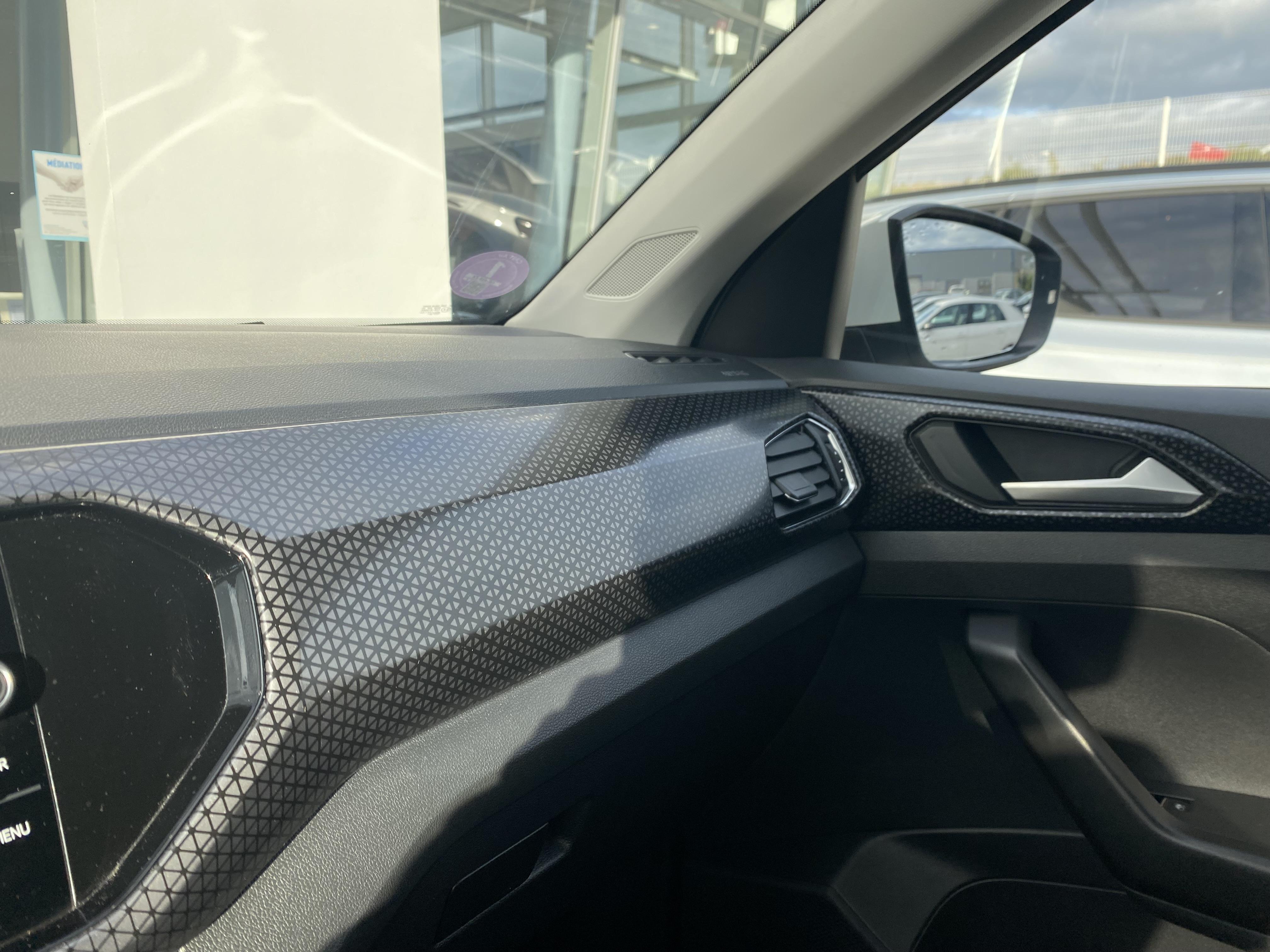 VOLKSWAGEN T-CROSS • R-Line