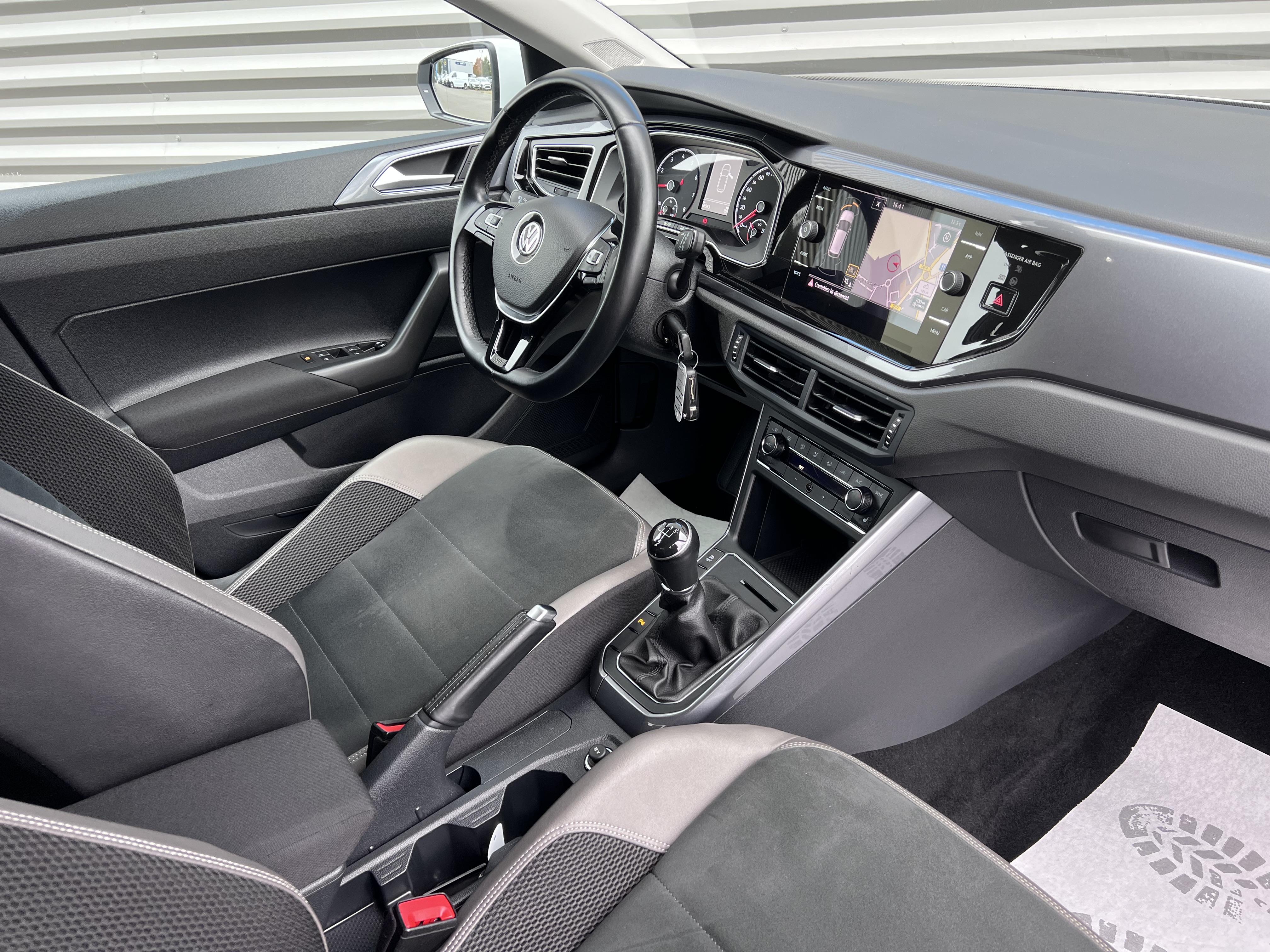 VOLKSWAGEN POLO • Carat