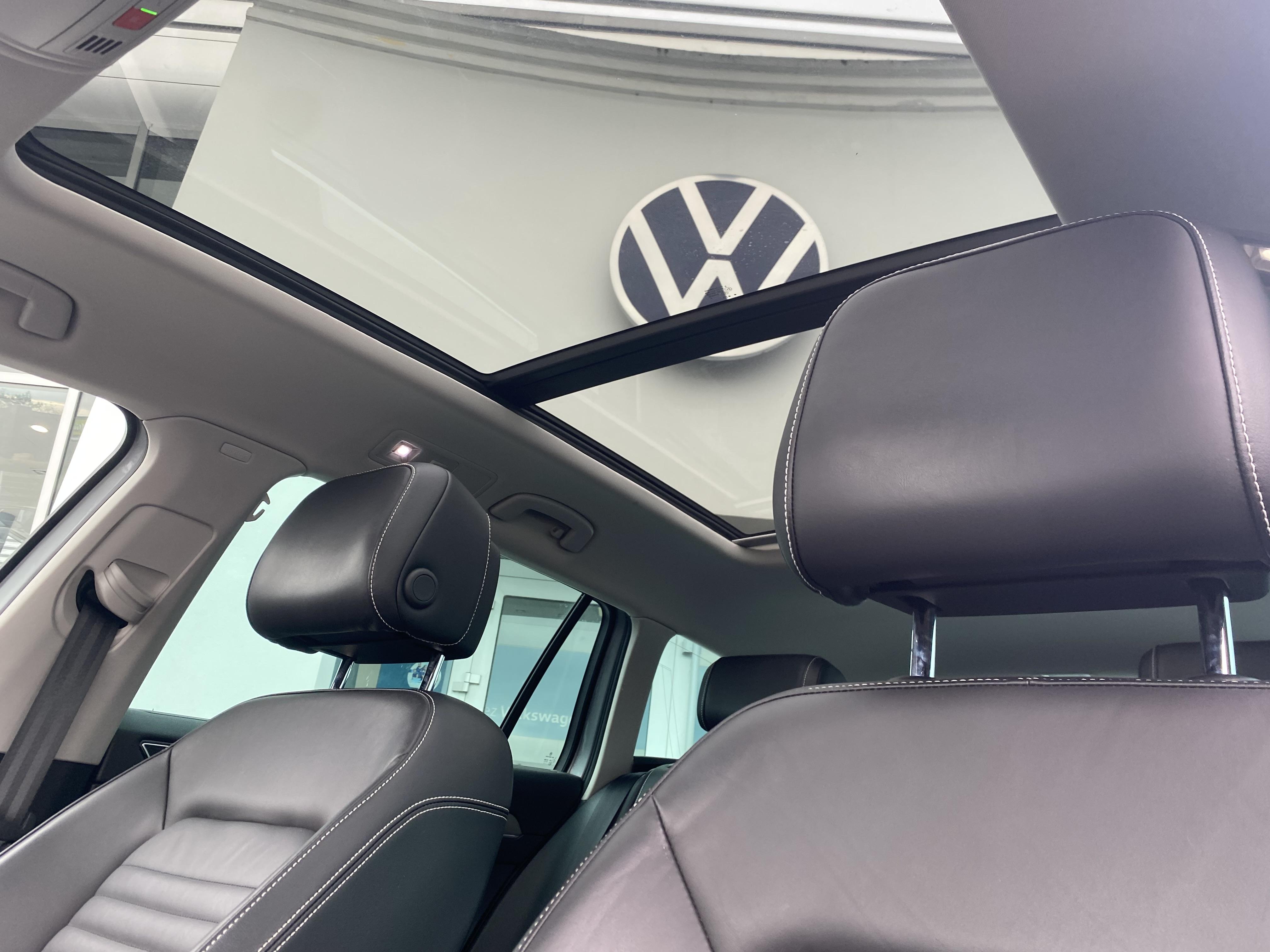 VOLKSWAGEN PASSAT SW • Elegance