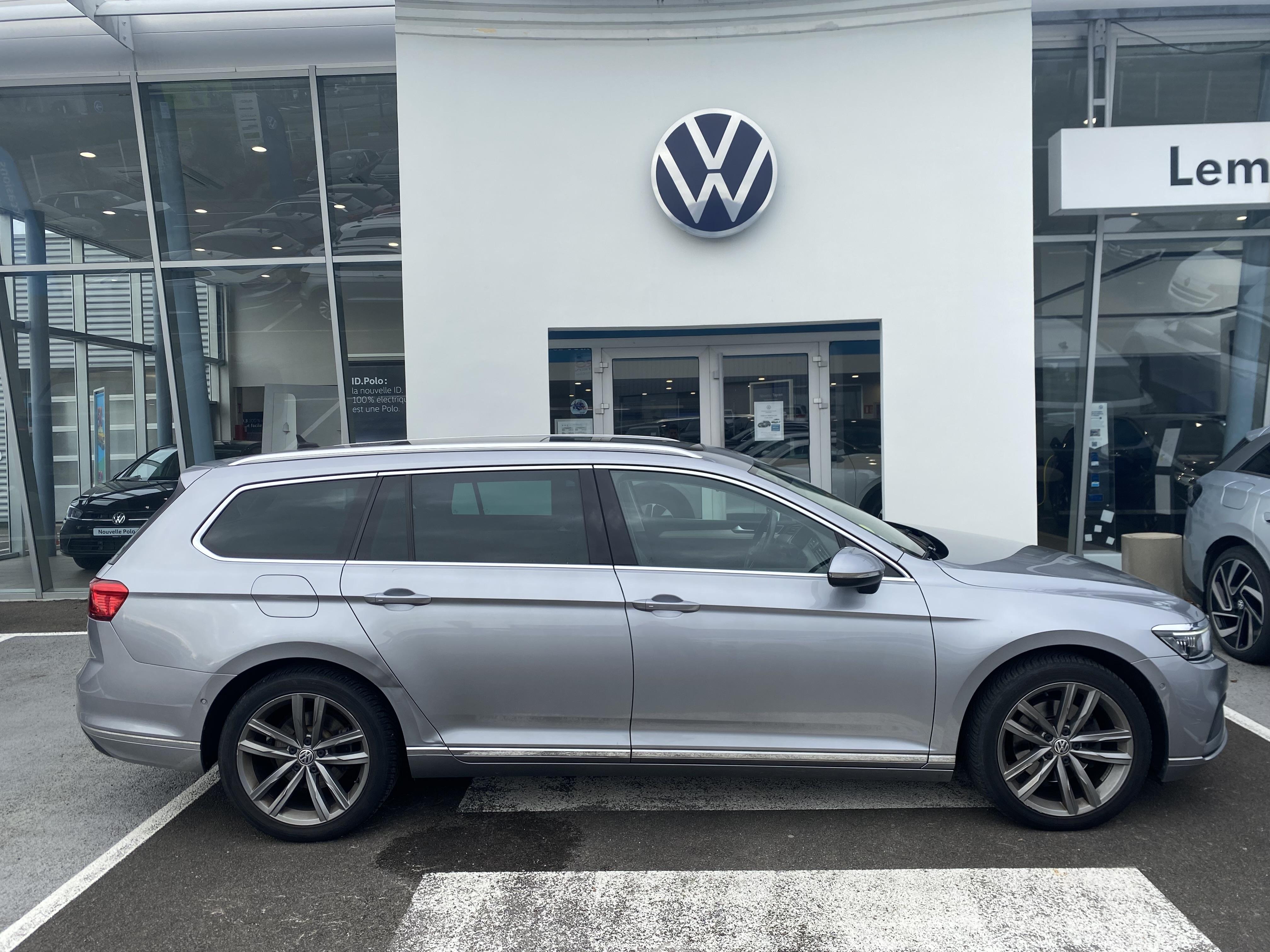 VOLKSWAGEN PASSAT SW • Elegance