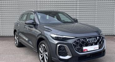AUDI Q5 • S line