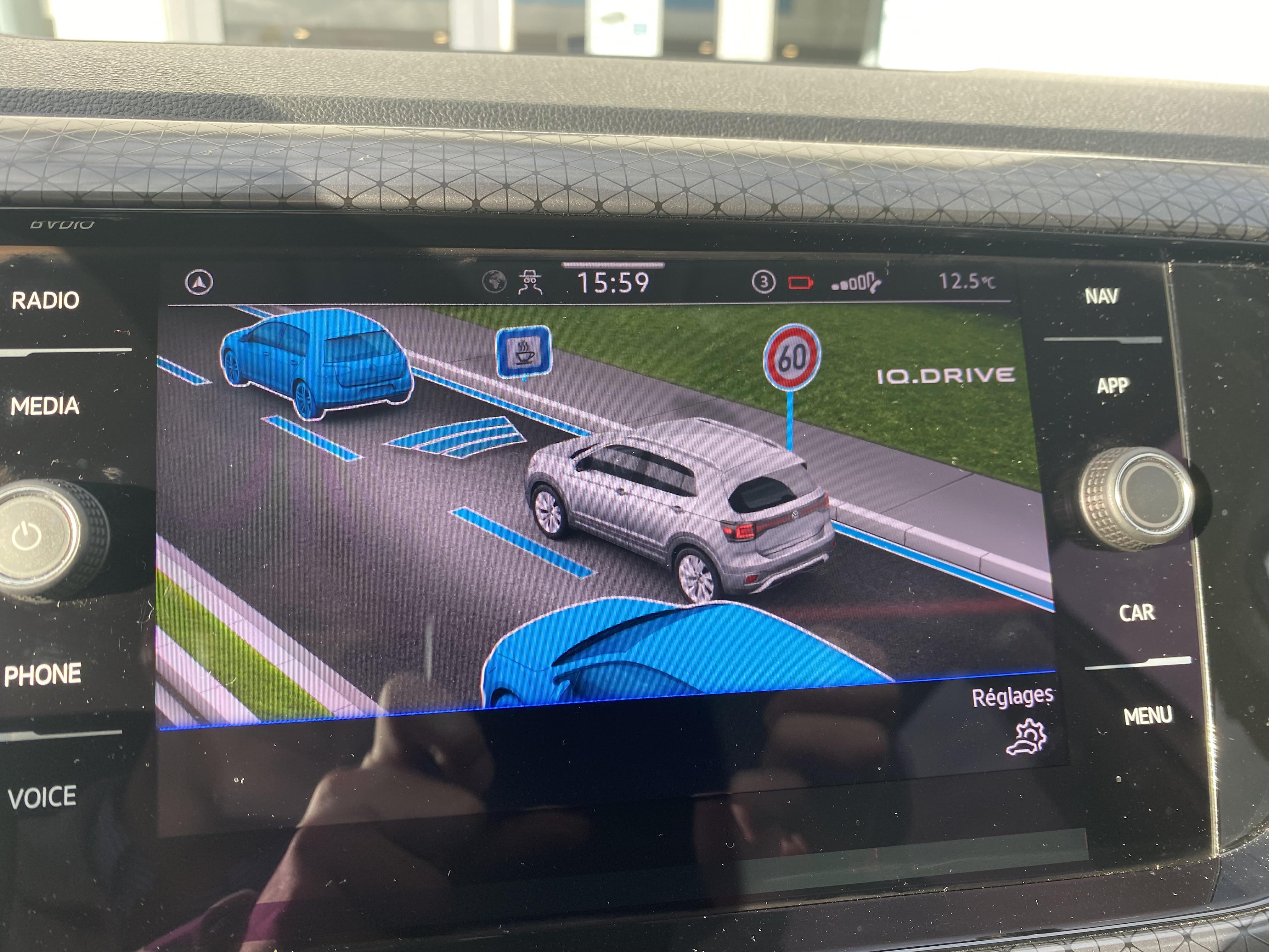 VOLKSWAGEN T-CROSS • R-Line