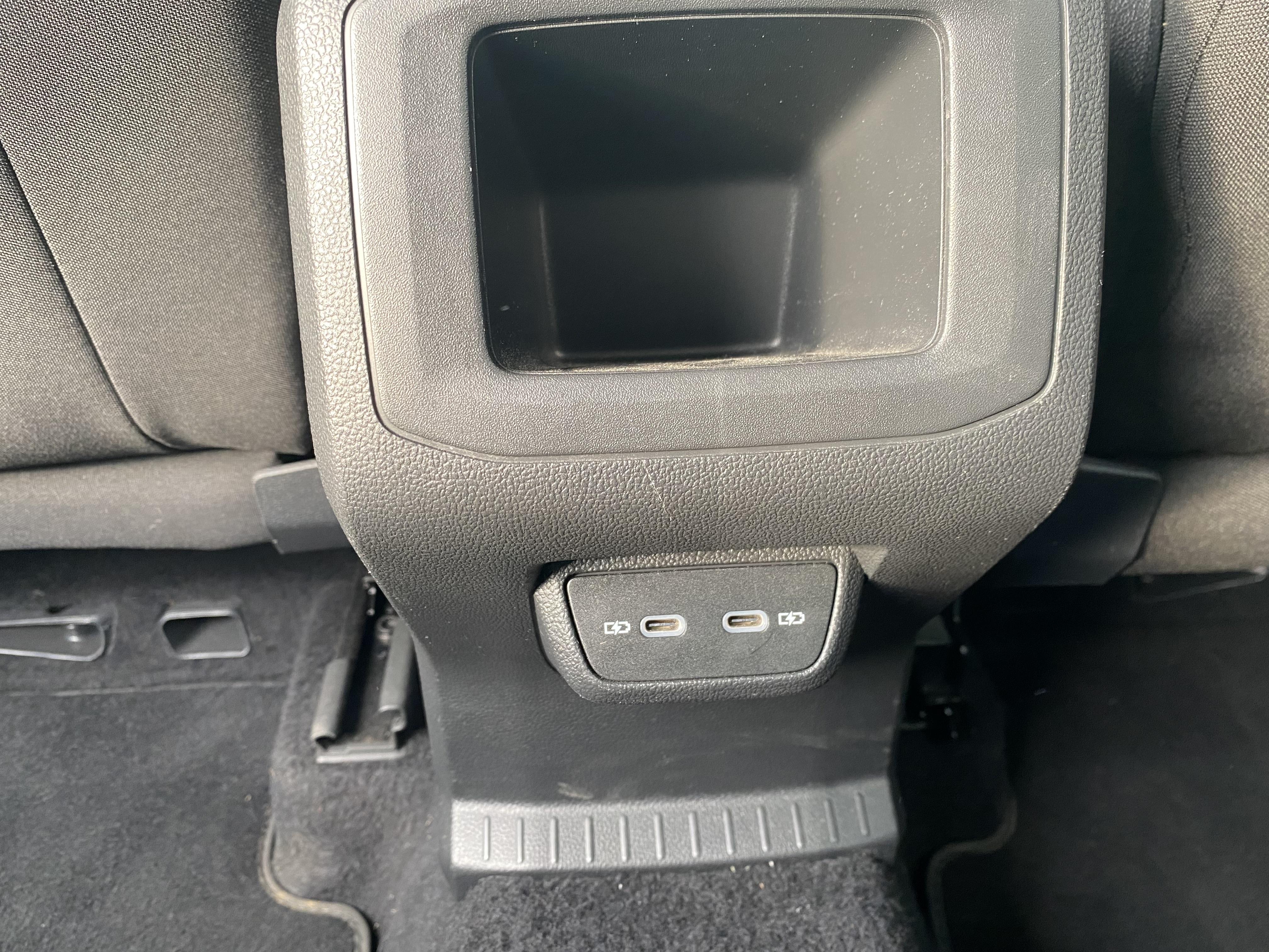 VOLKSWAGEN T-CROSS • R-Line