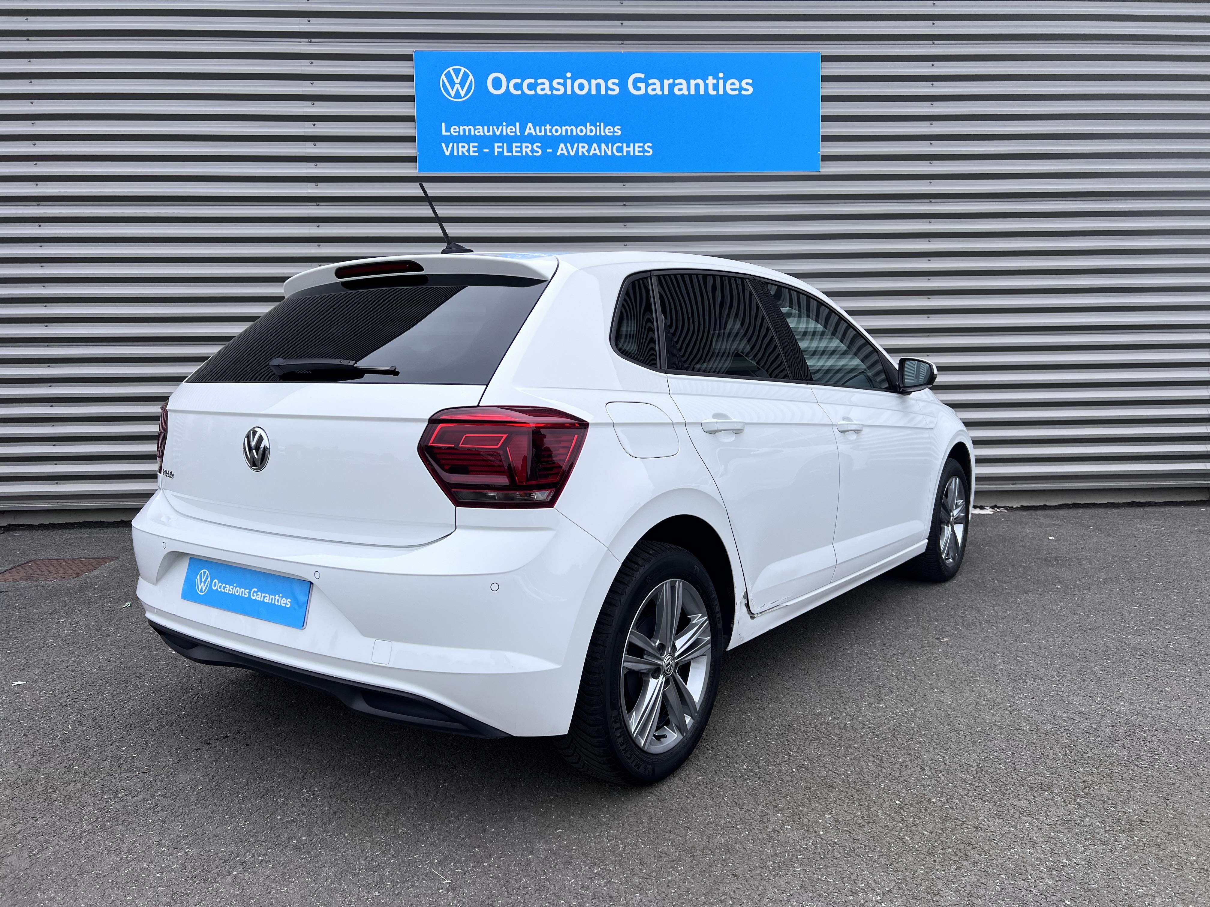 VOLKSWAGEN POLO • Carat
