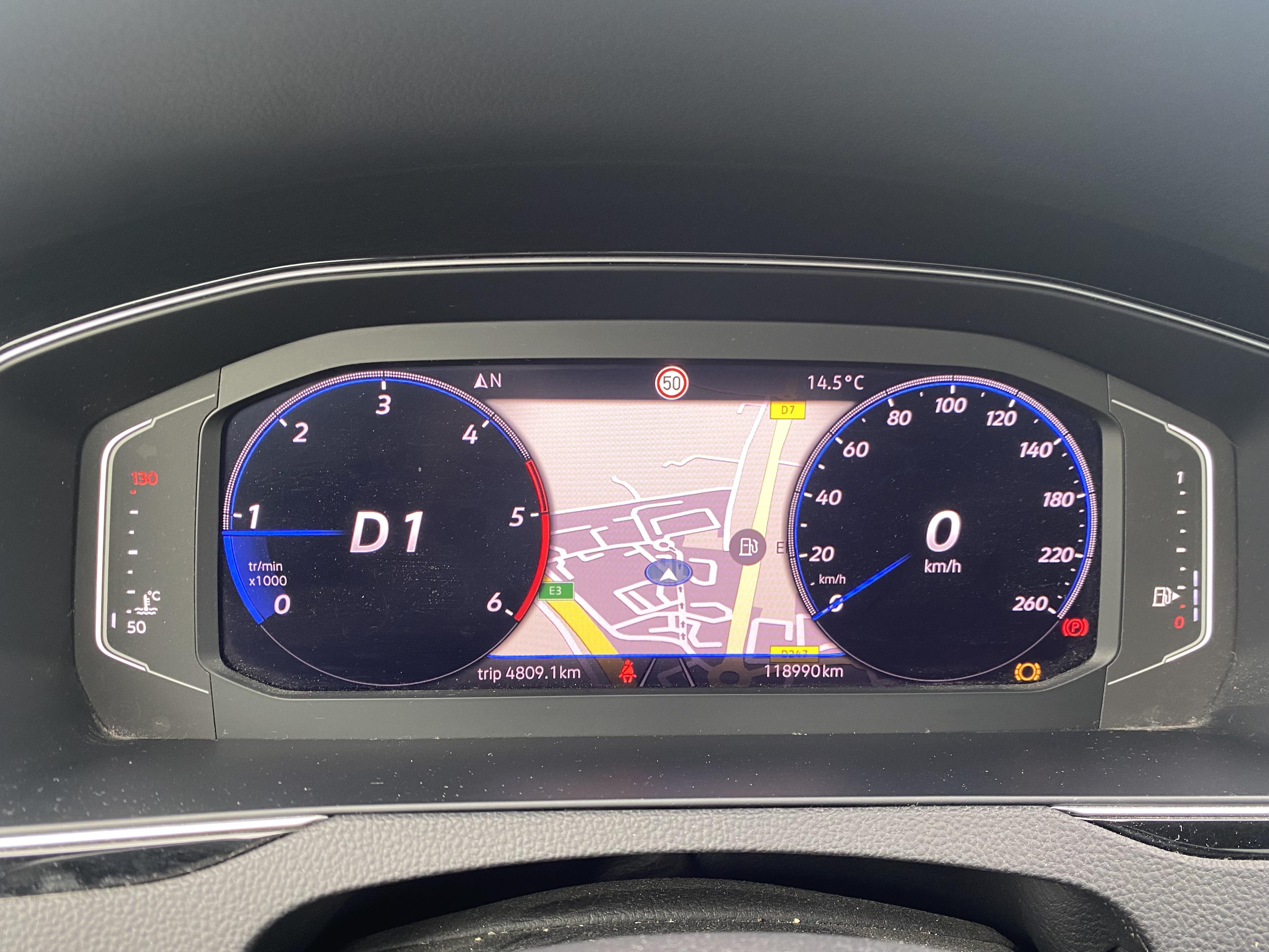 VOLKSWAGEN PASSAT SW • Elegance