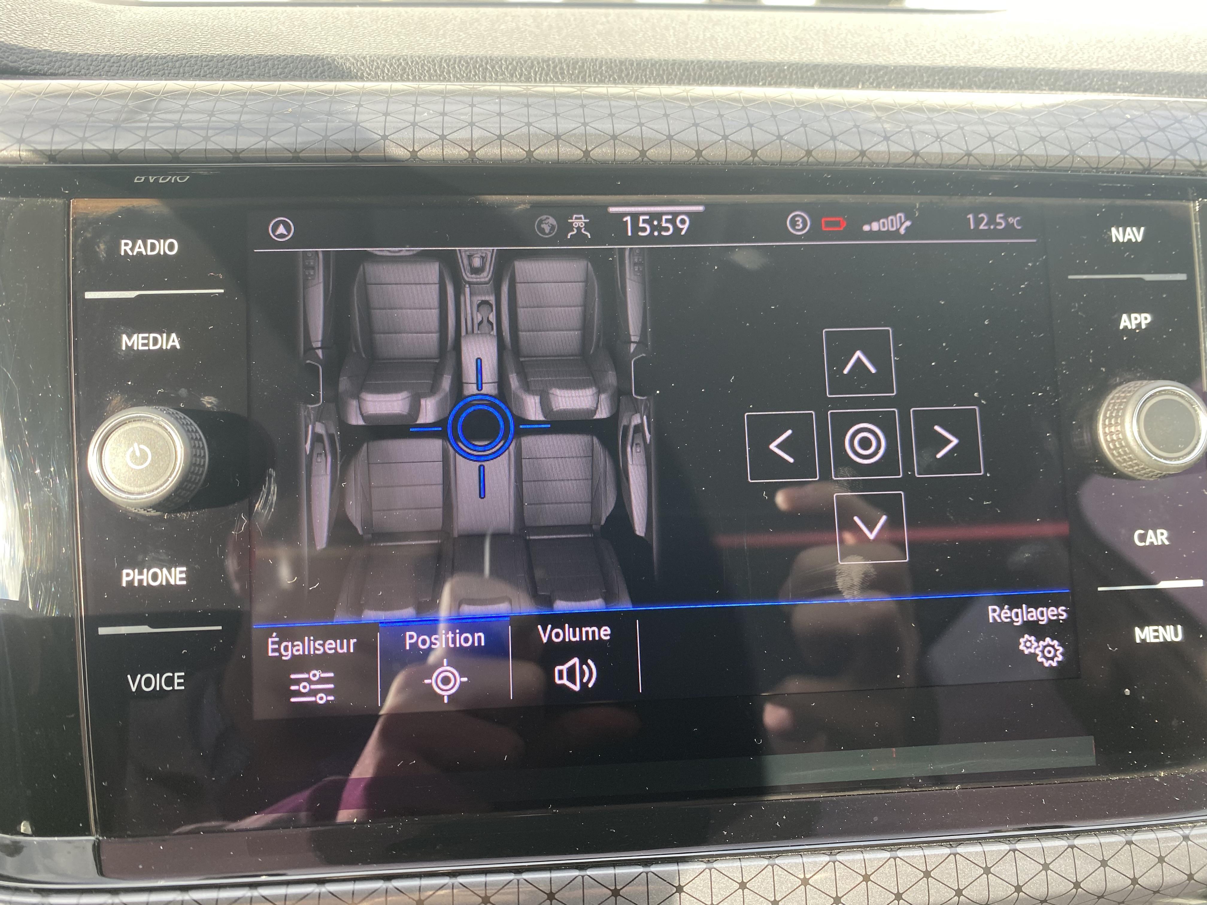 VOLKSWAGEN T-CROSS • R-Line