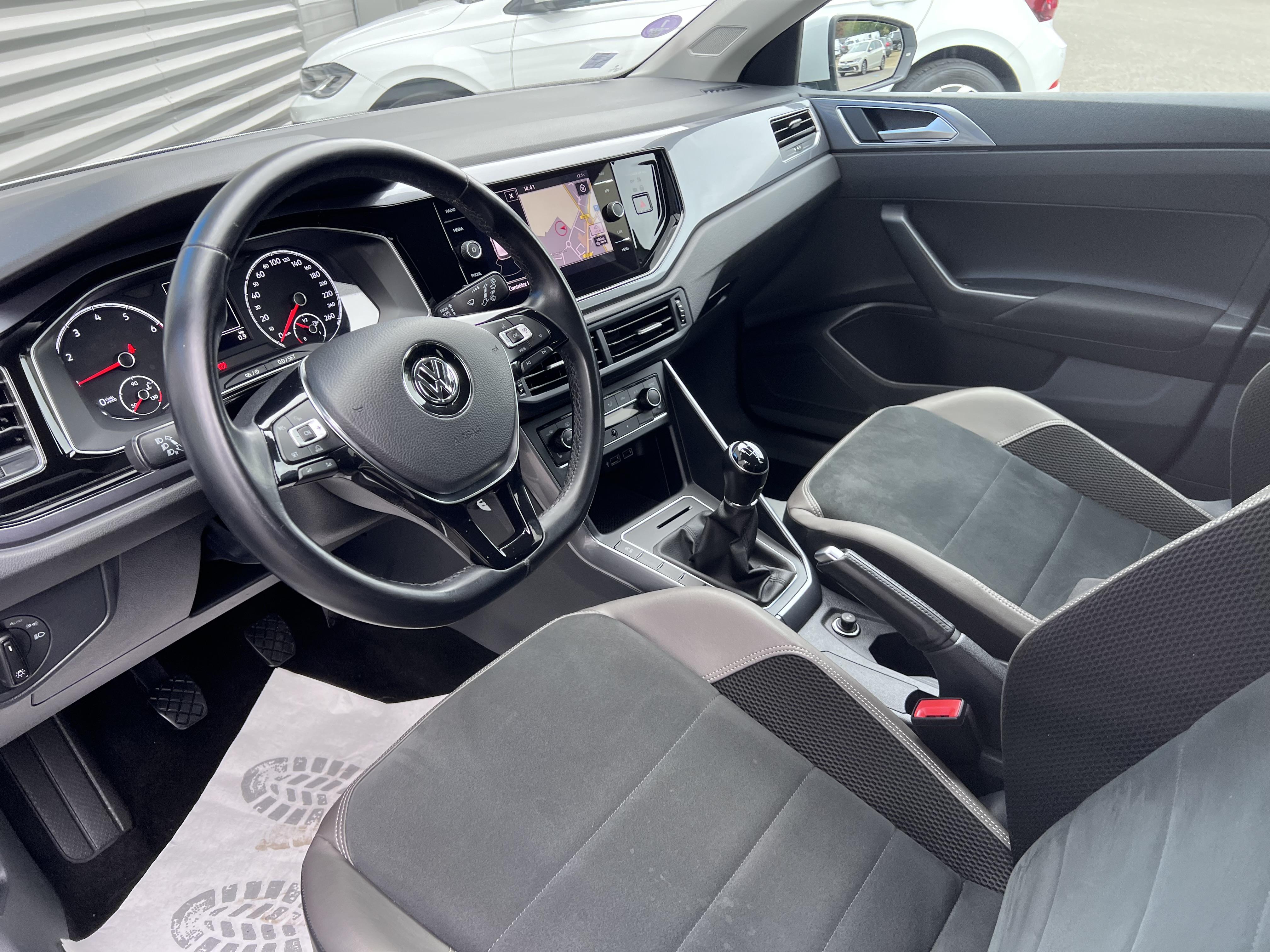 VOLKSWAGEN POLO • Carat