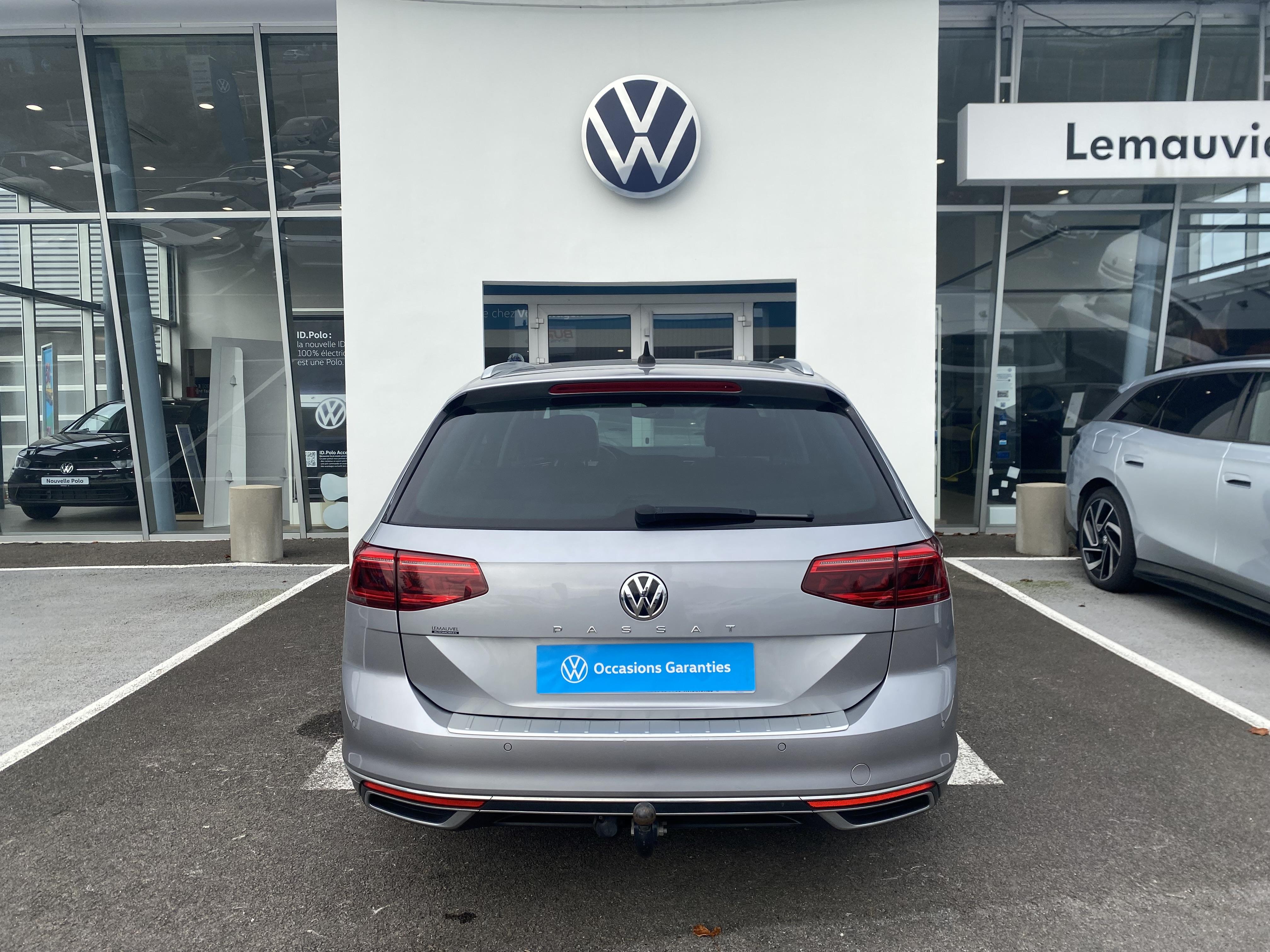 VOLKSWAGEN PASSAT SW • Elegance