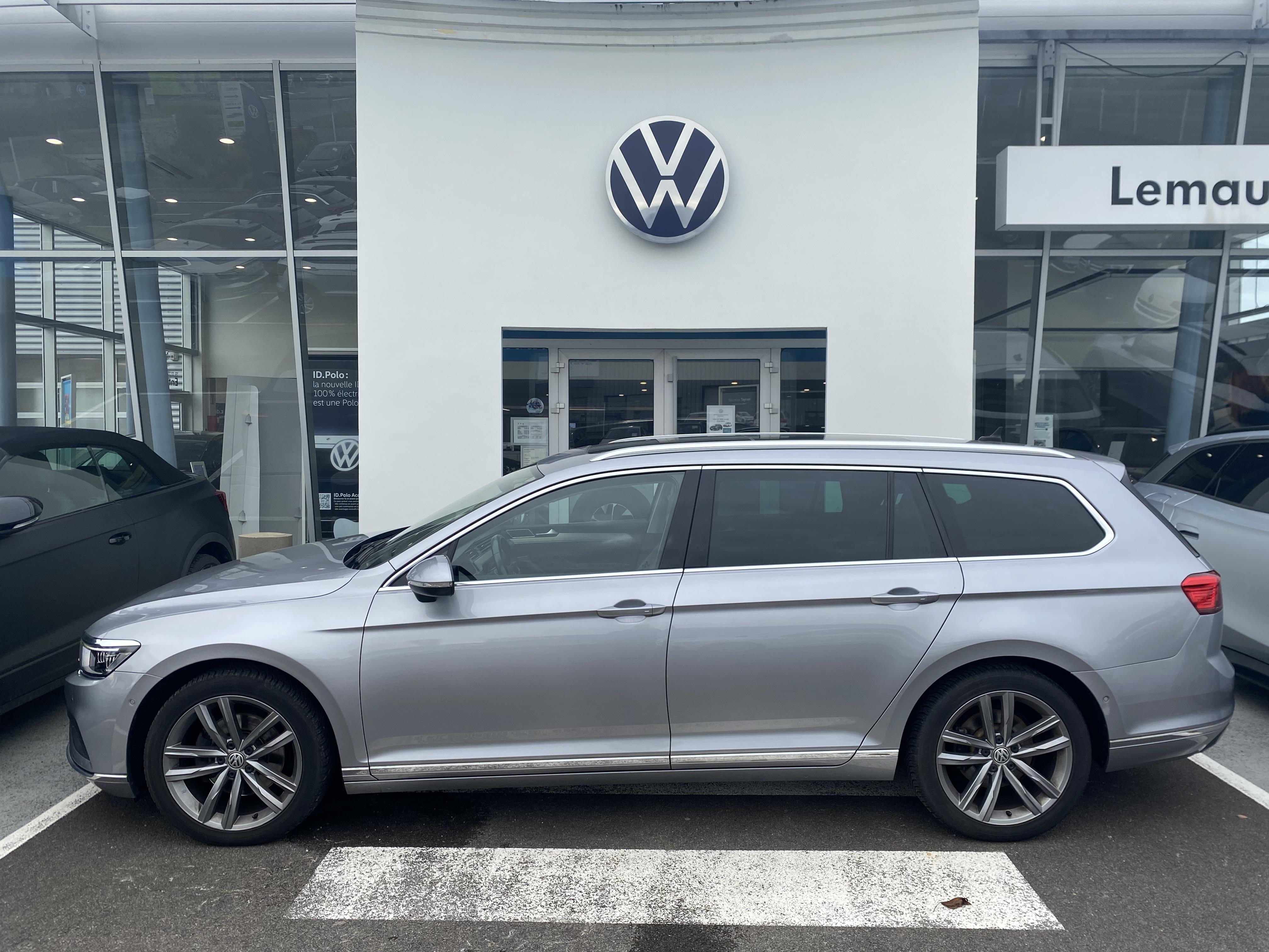 VOLKSWAGEN PASSAT SW • Elegance