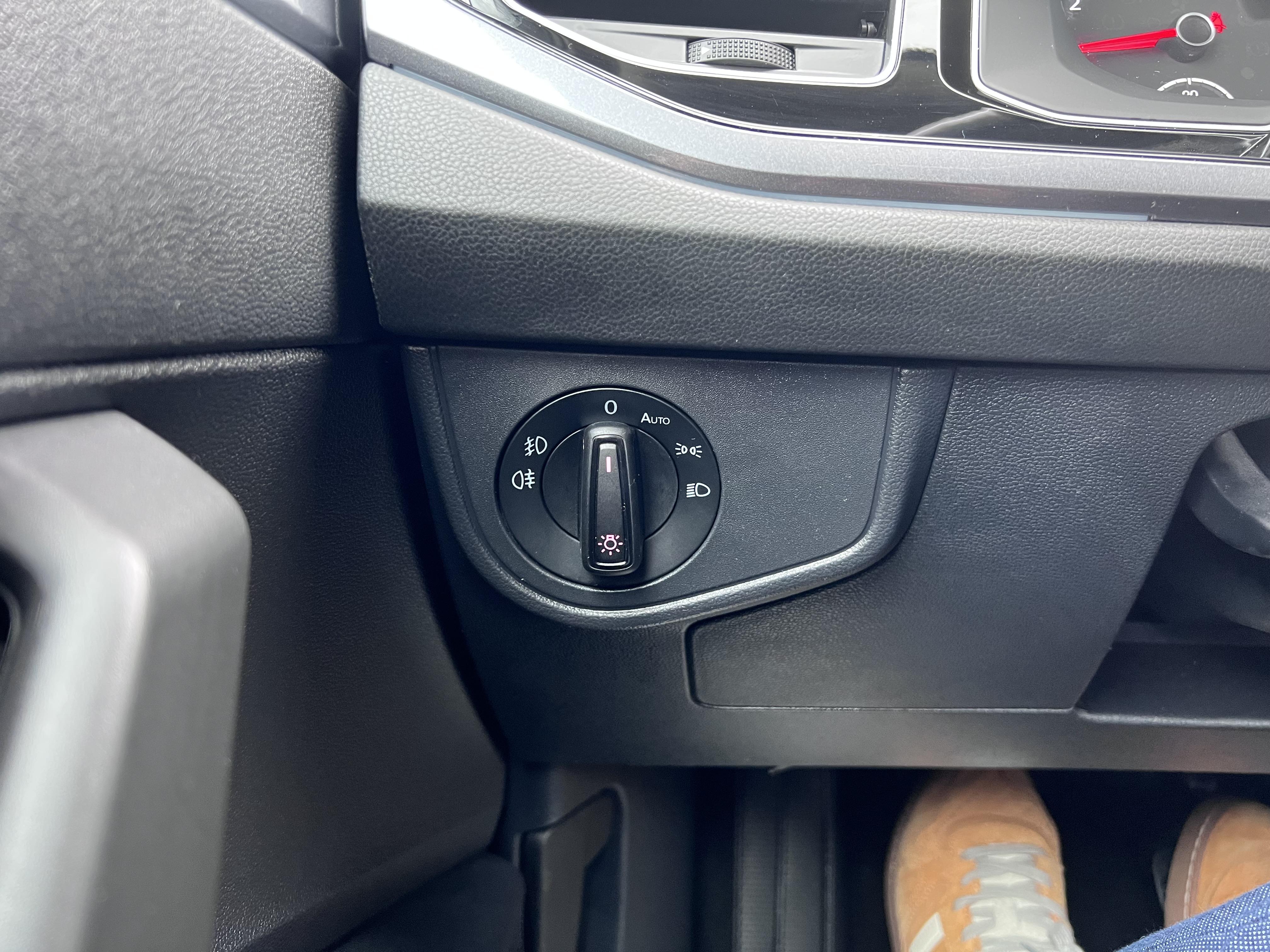 VOLKSWAGEN POLO • Carat