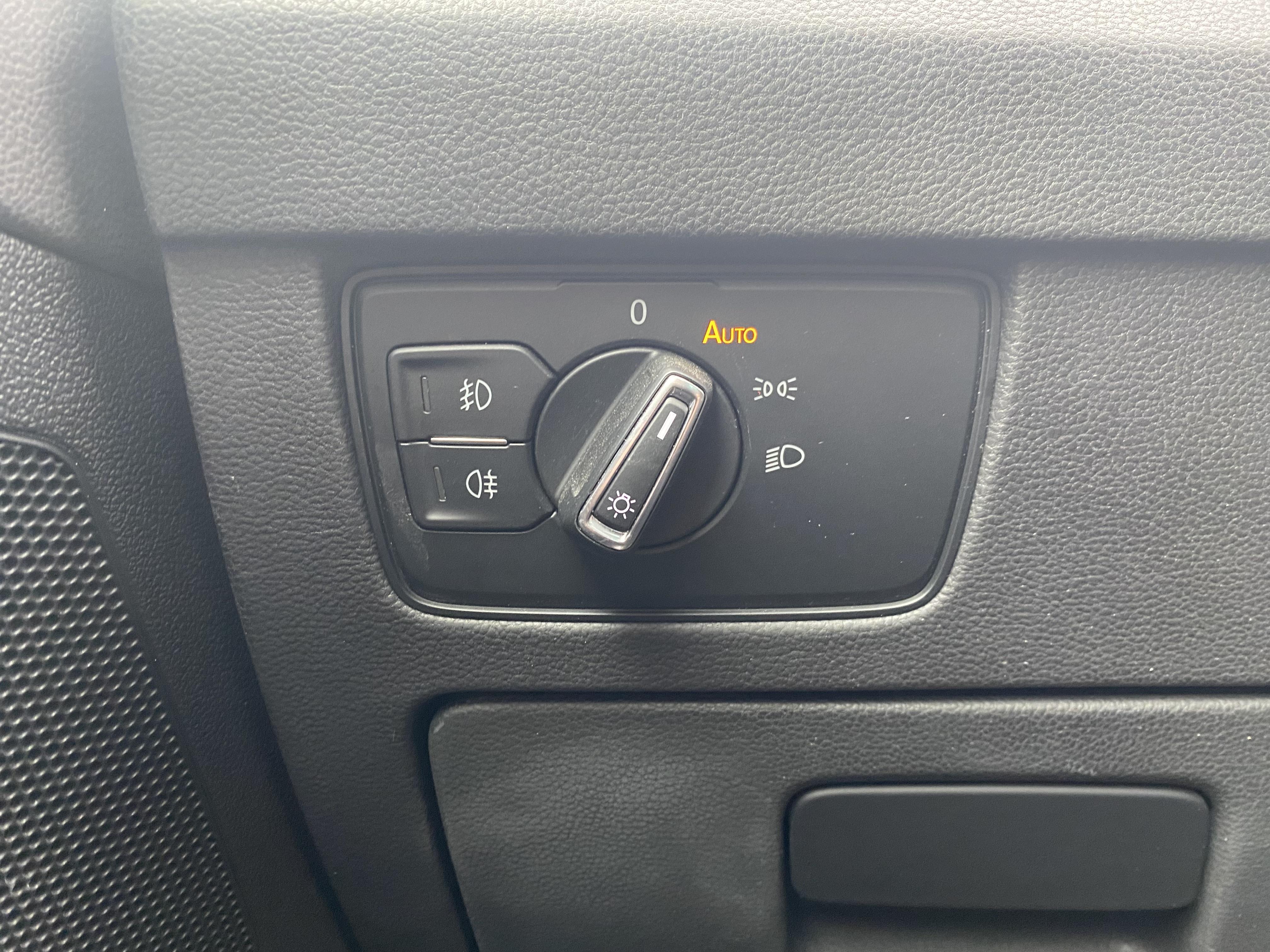 VOLKSWAGEN PASSAT SW • Elegance