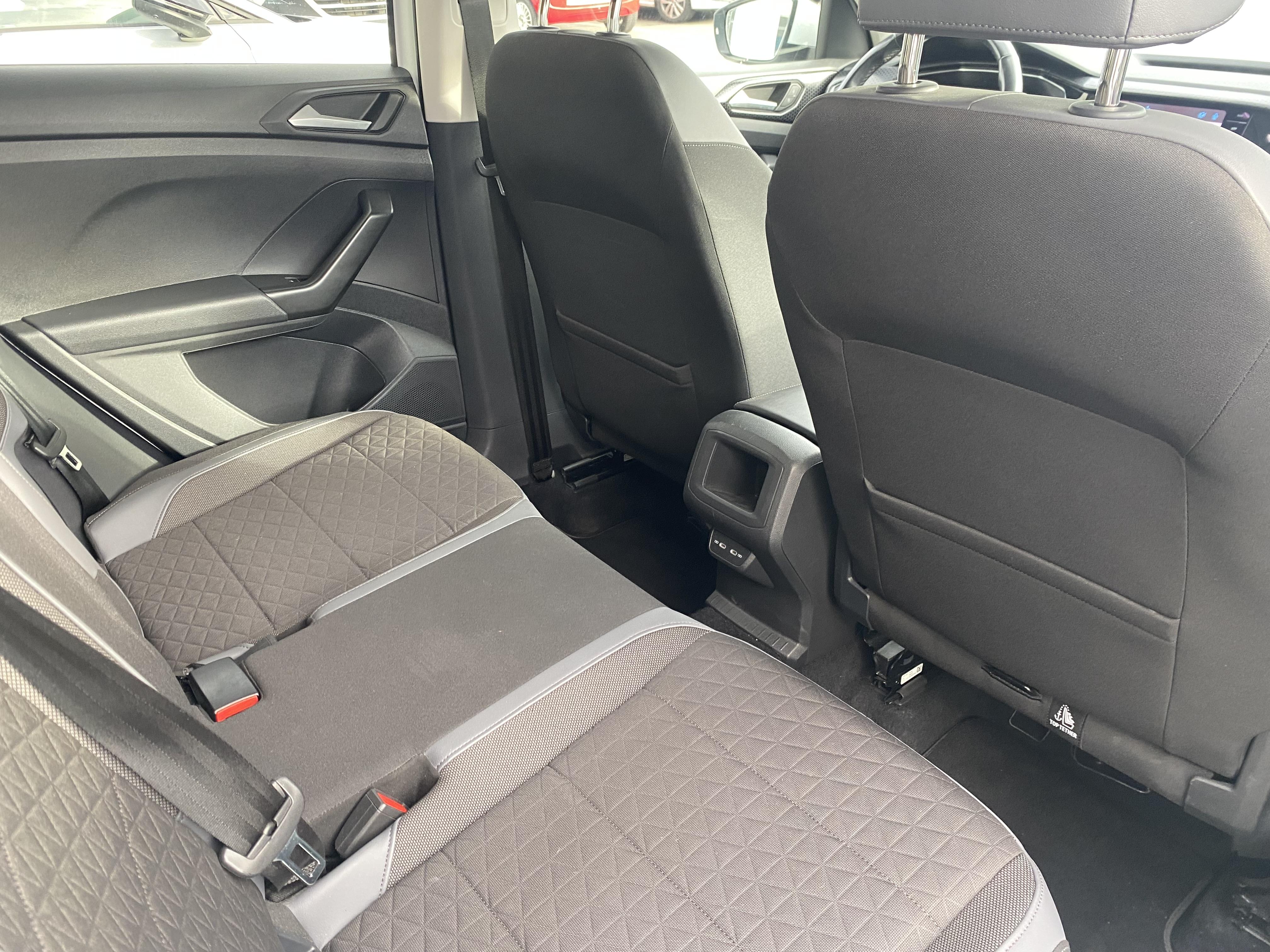 VOLKSWAGEN T-CROSS • R-Line