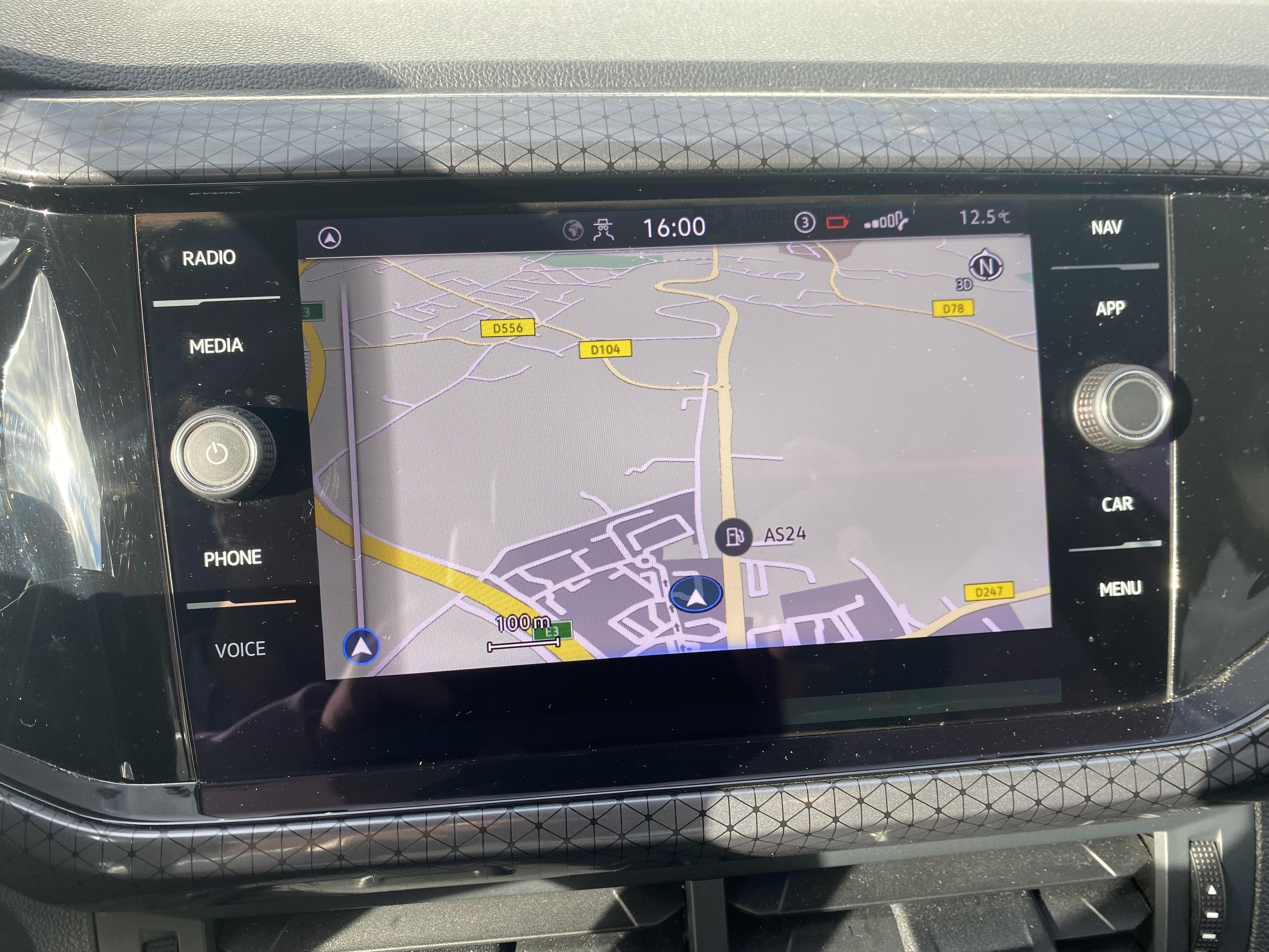 VOLKSWAGEN T-CROSS • R-Line