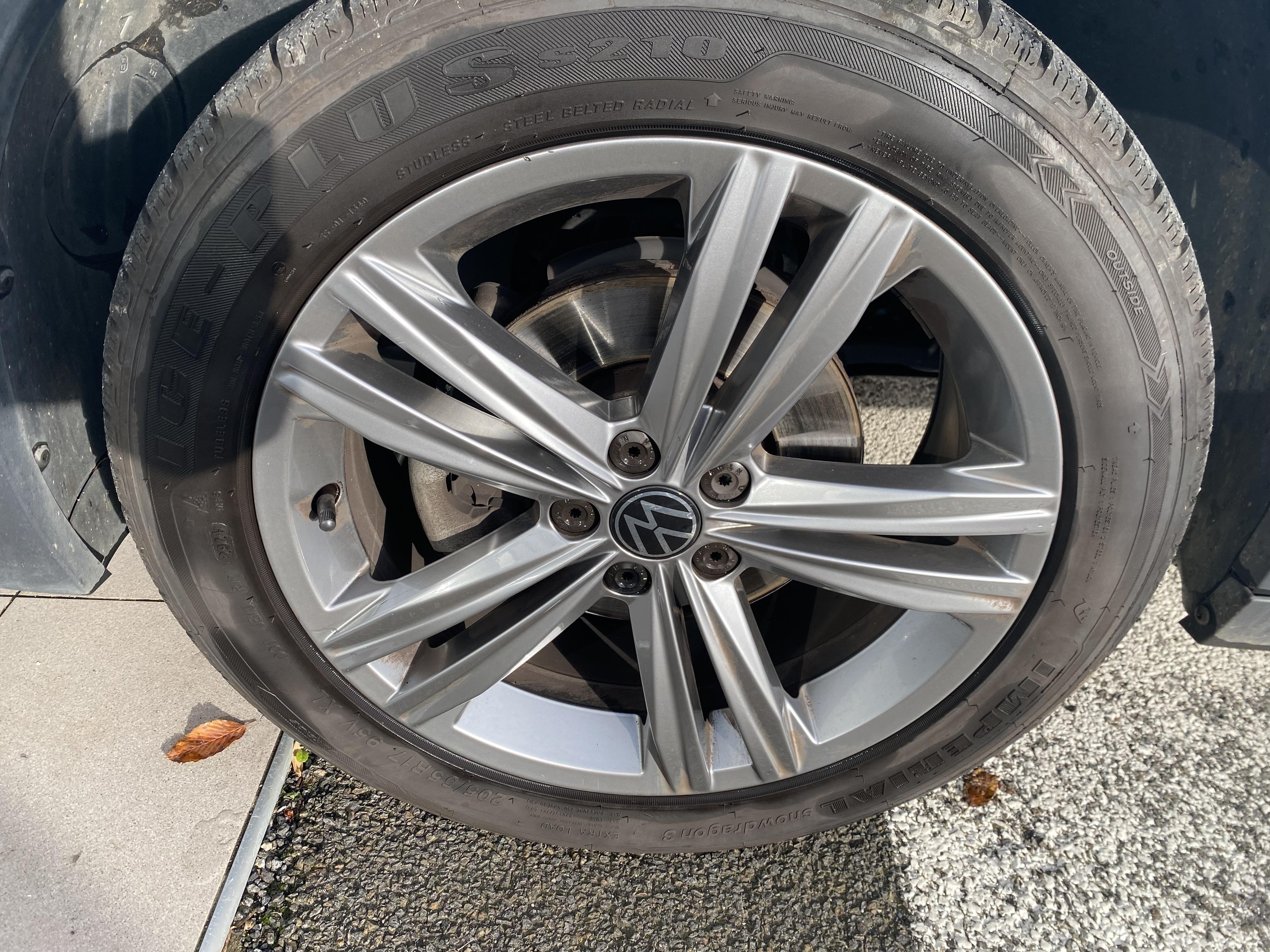 VOLKSWAGEN T-CROSS • R-Line