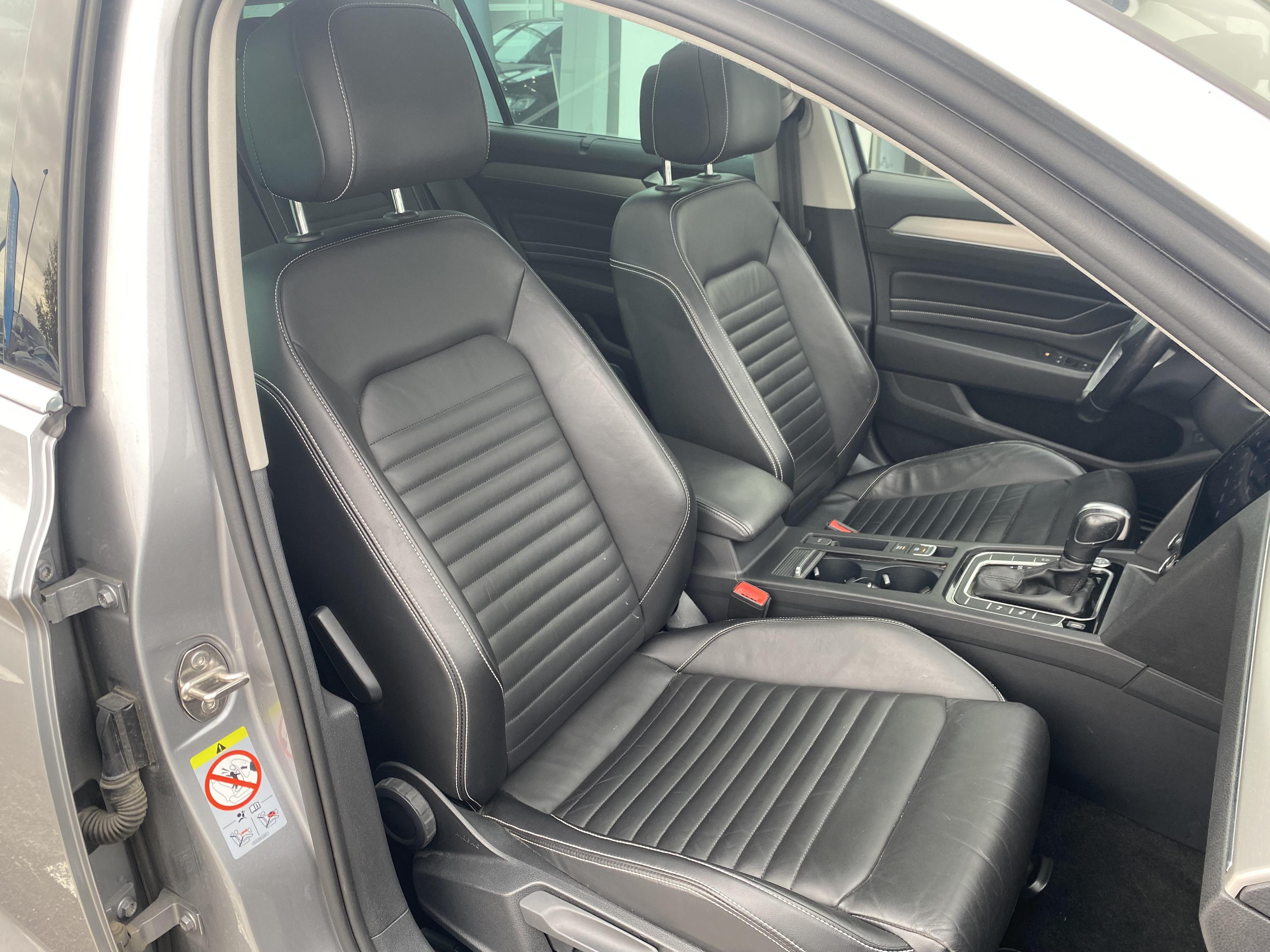 VOLKSWAGEN PASSAT SW • Elegance