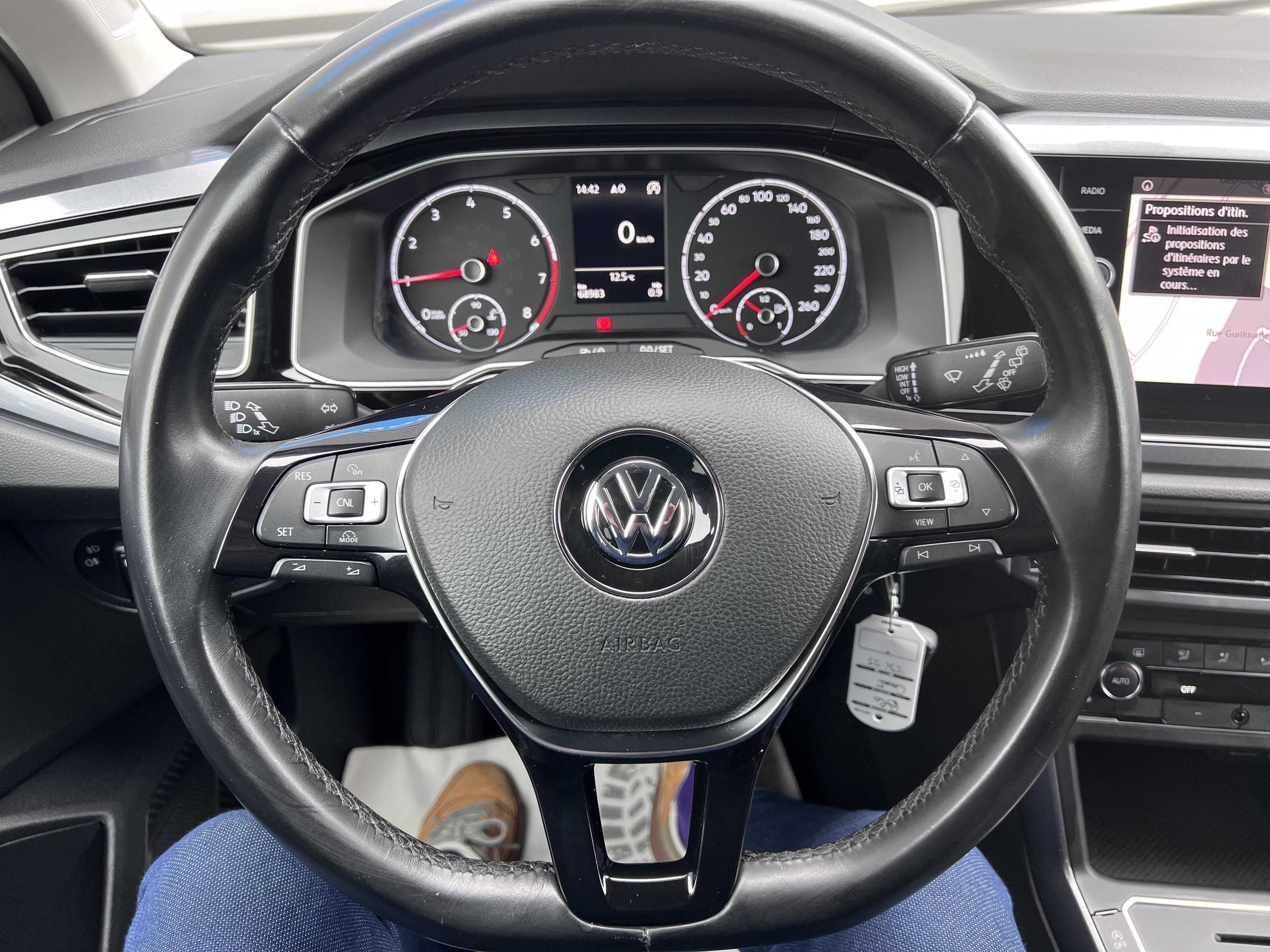 VOLKSWAGEN POLO • Carat