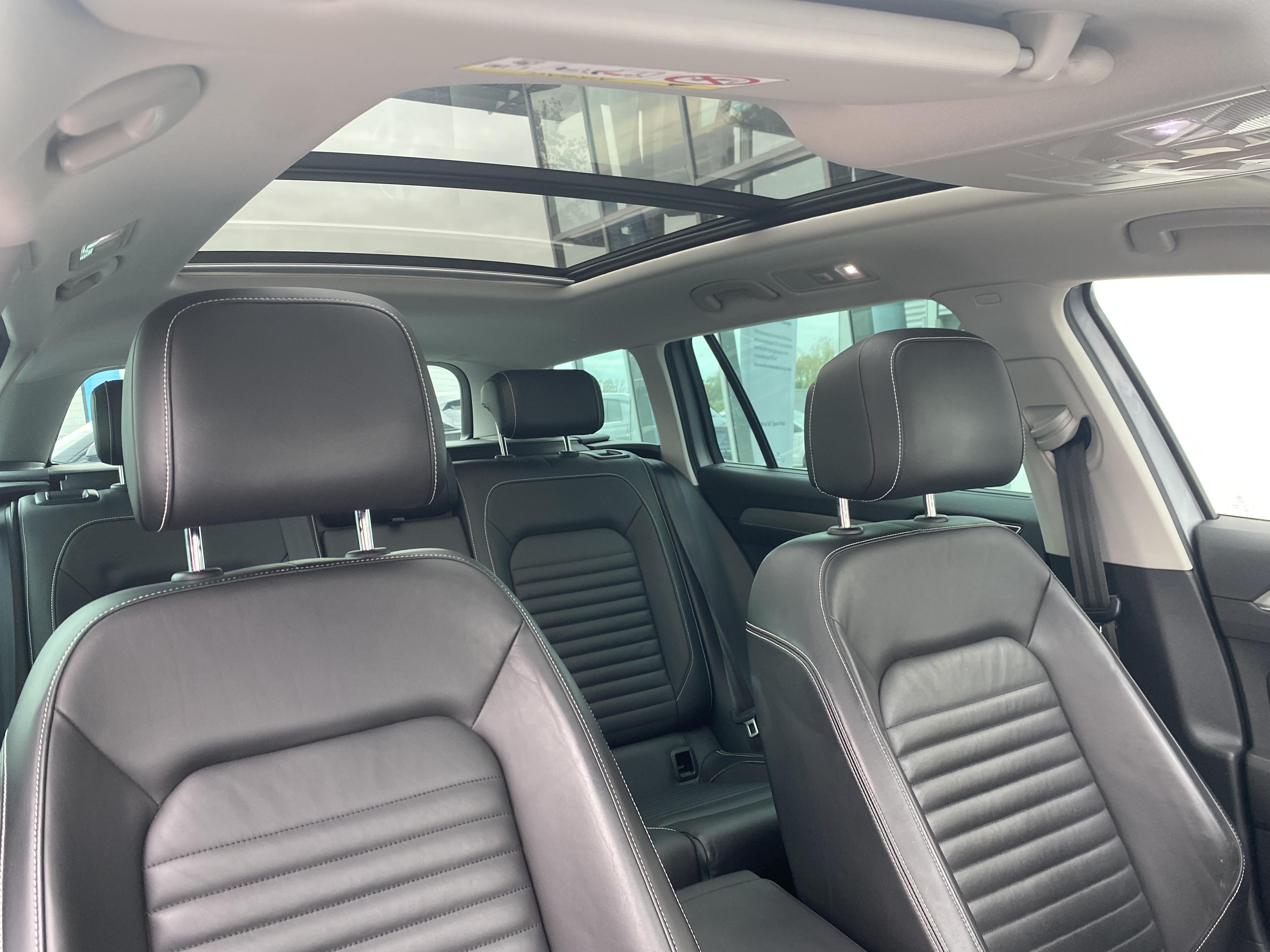 VOLKSWAGEN PASSAT SW • Elegance