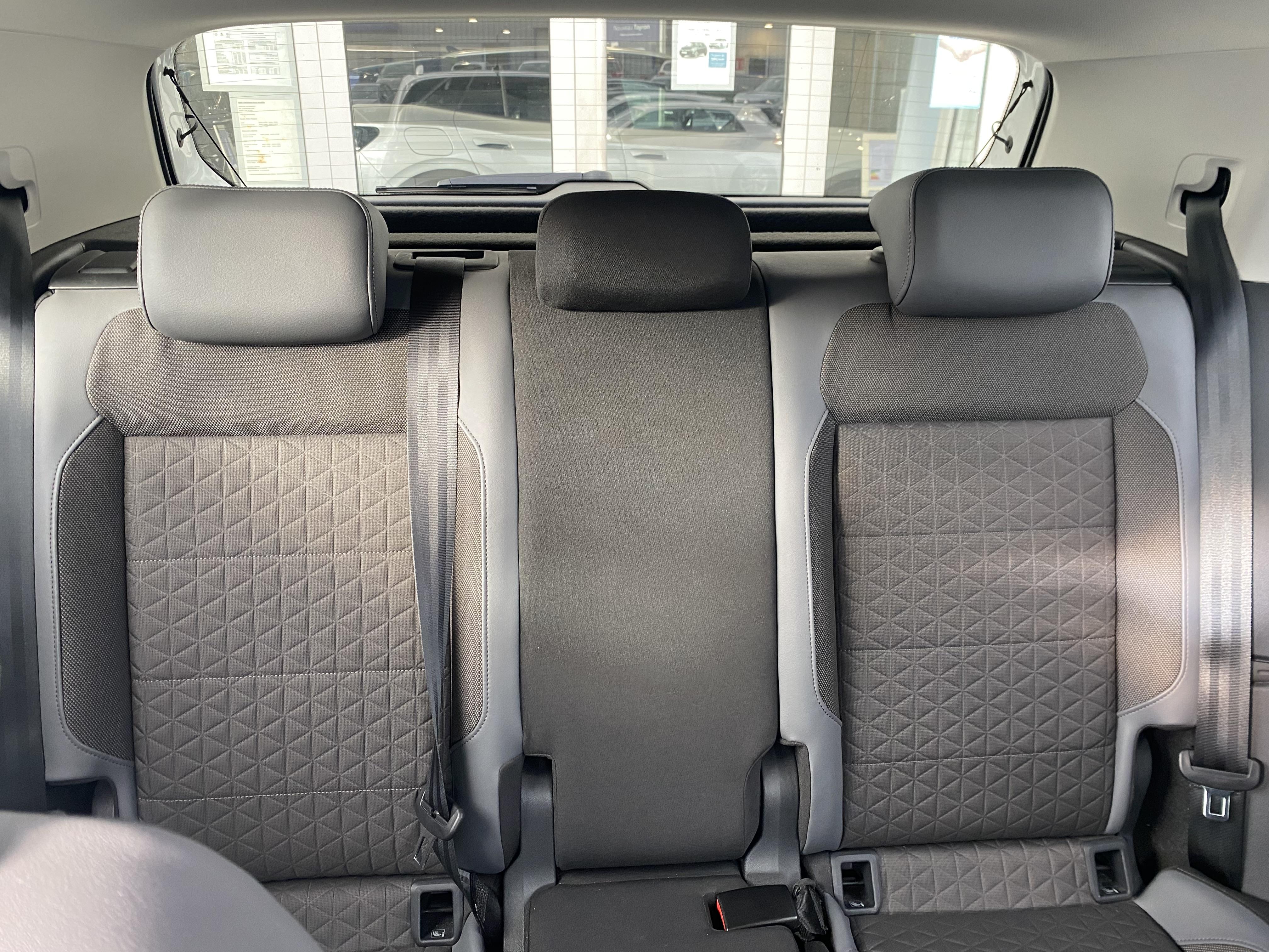 VOLKSWAGEN T-CROSS • R-Line