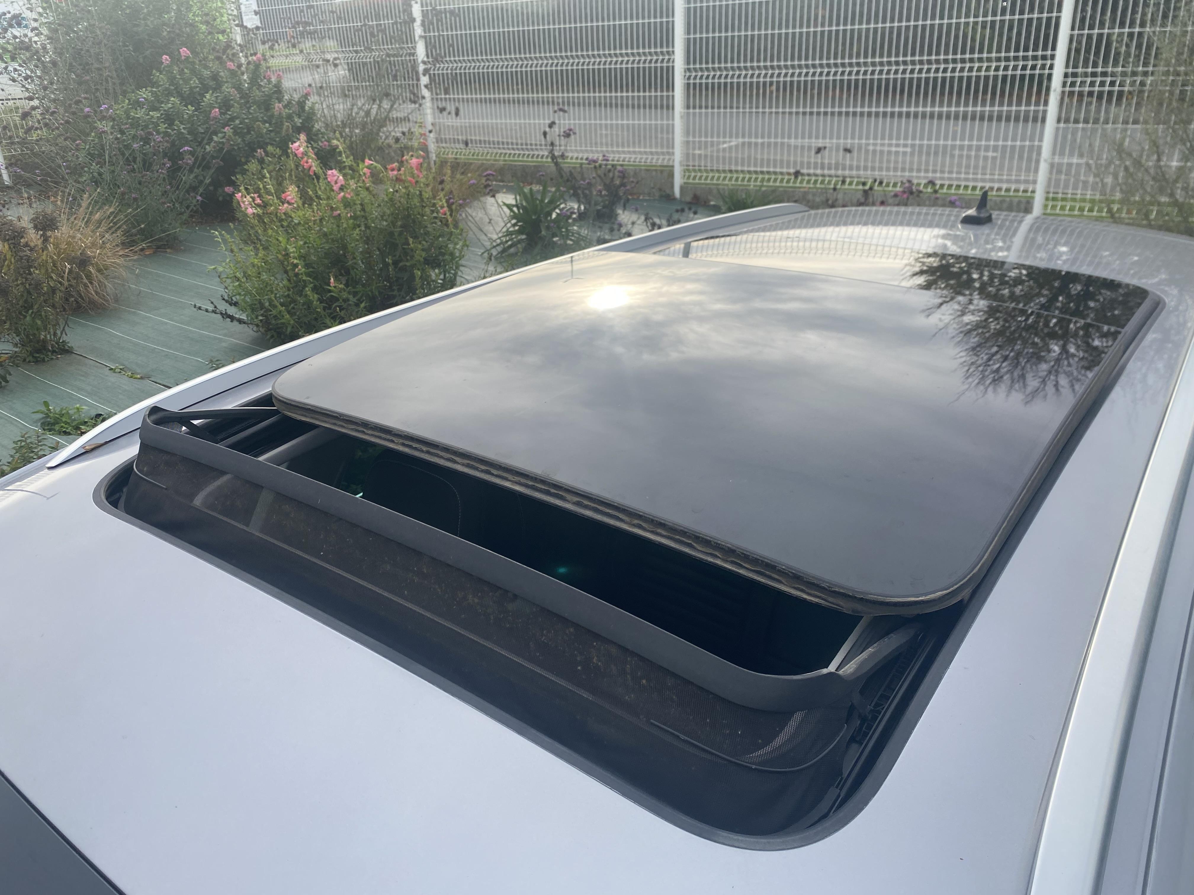 VOLKSWAGEN PASSAT SW • Elegance