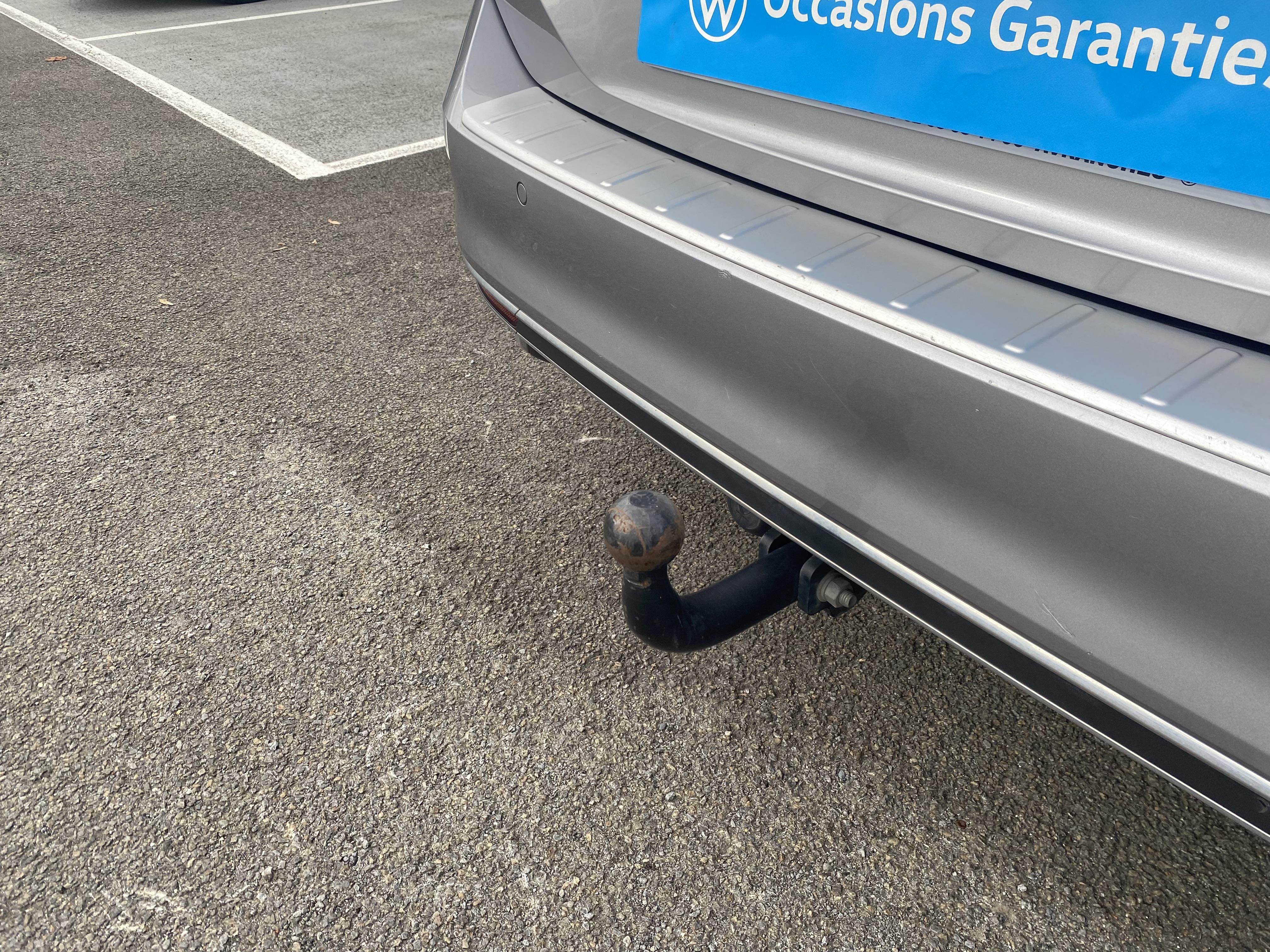 VOLKSWAGEN PASSAT SW • Elegance