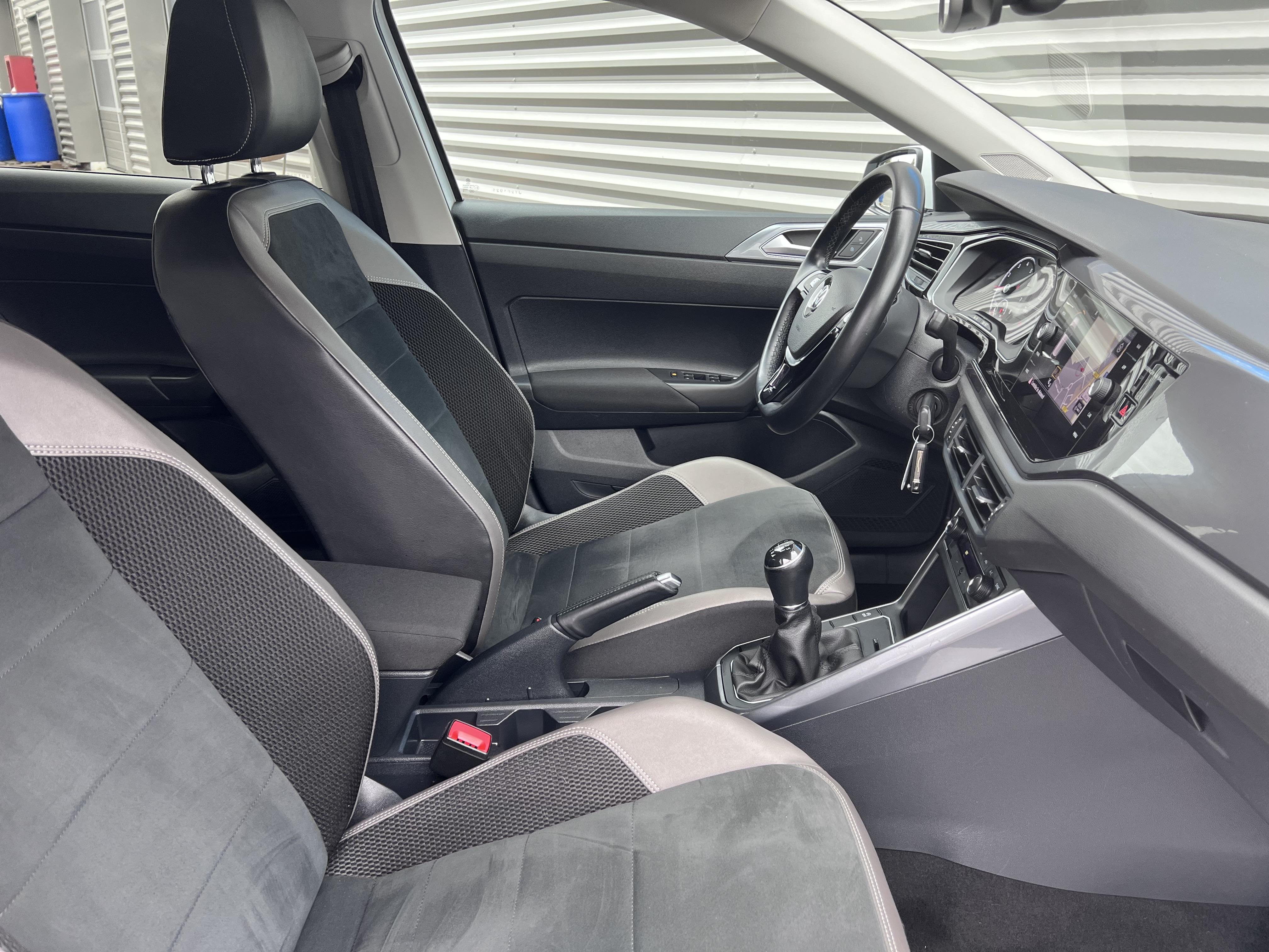 VOLKSWAGEN POLO • Carat